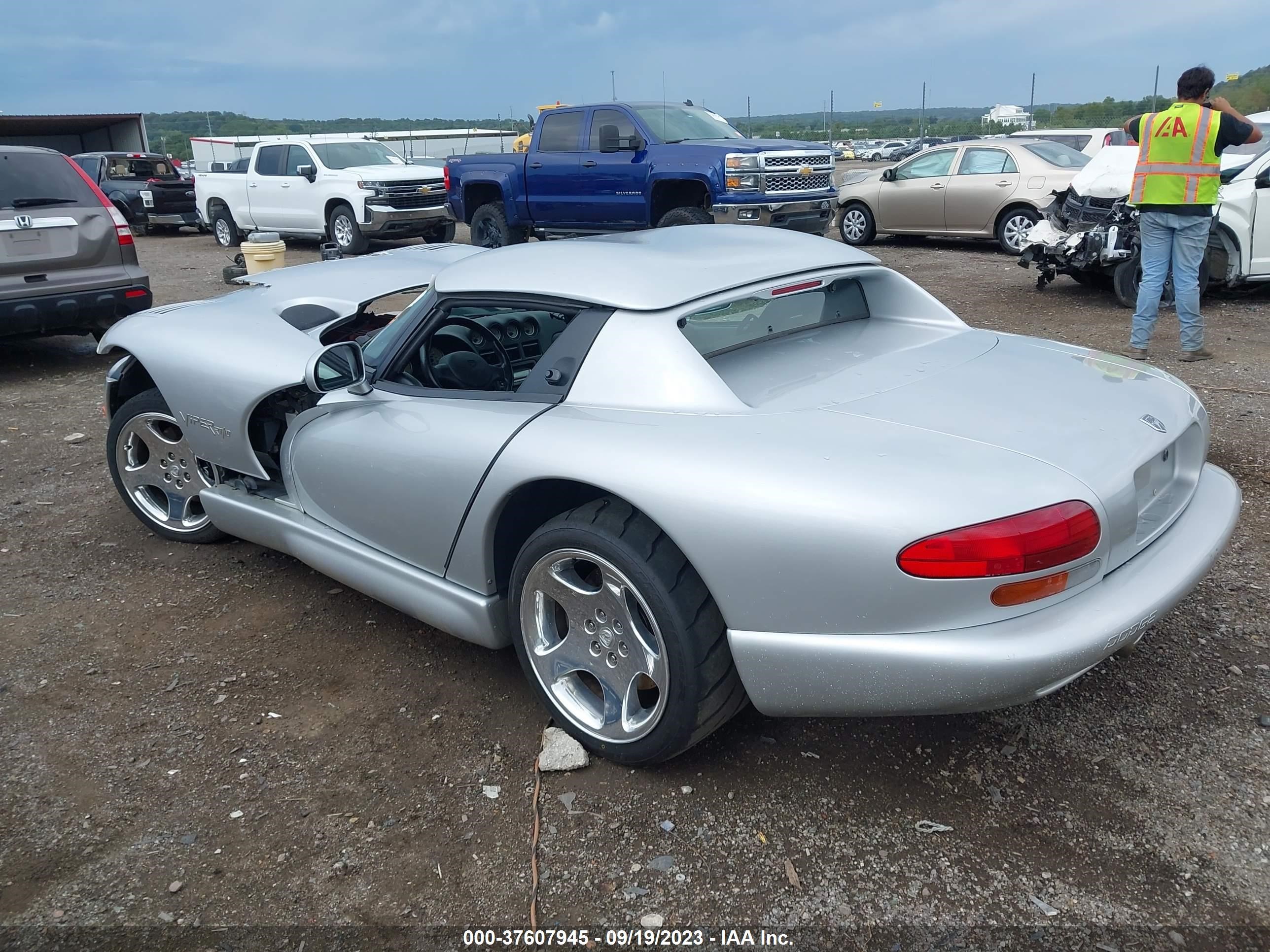 Photo 2 VIN: 1B3ER65E0XV503397 - DODGE VIPER 