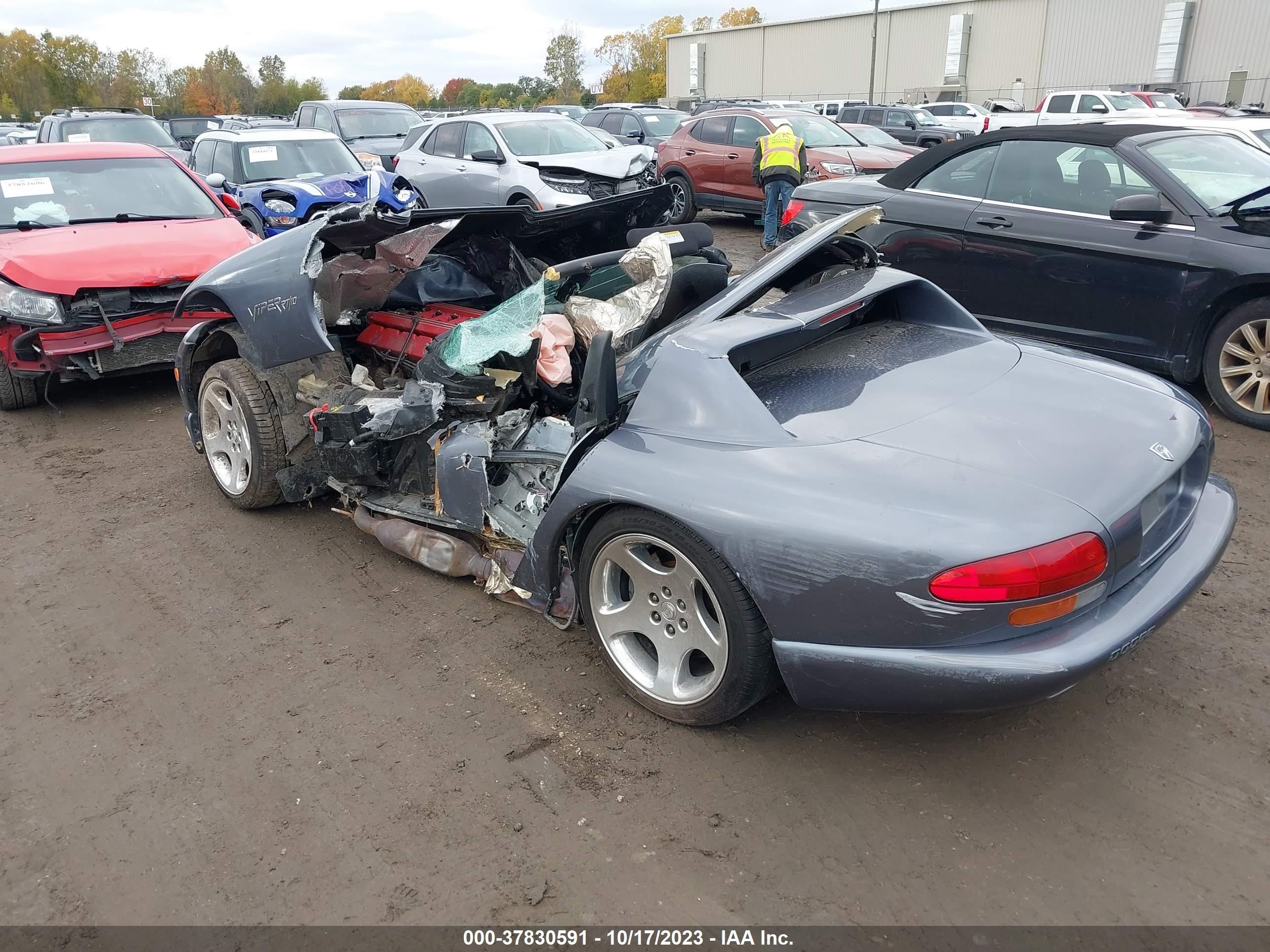 Photo 2 VIN: 1B3ER65E3YV606718 - DODGE VIPER 