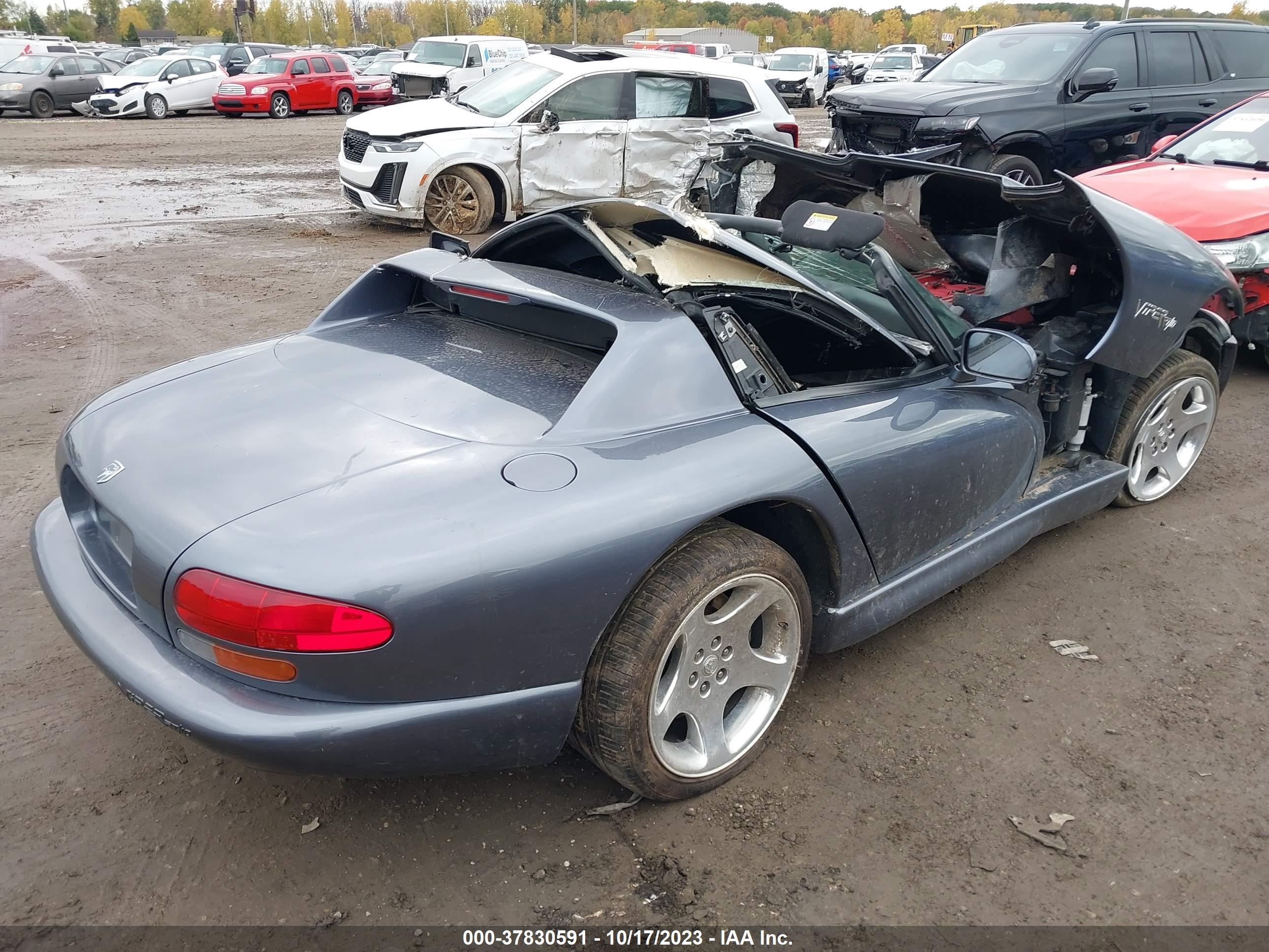 Photo 3 VIN: 1B3ER65E3YV606718 - DODGE VIPER 