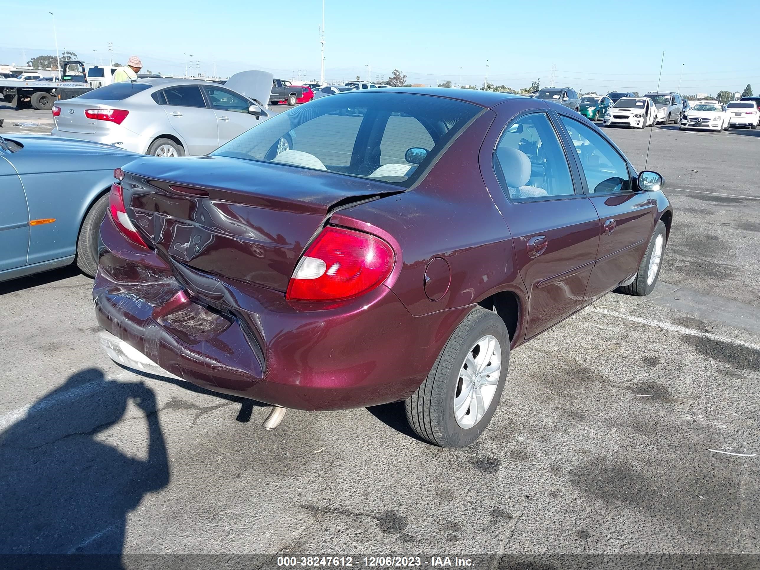 Photo 3 VIN: 1B3ES46C6YD600827 - DODGE NEON 