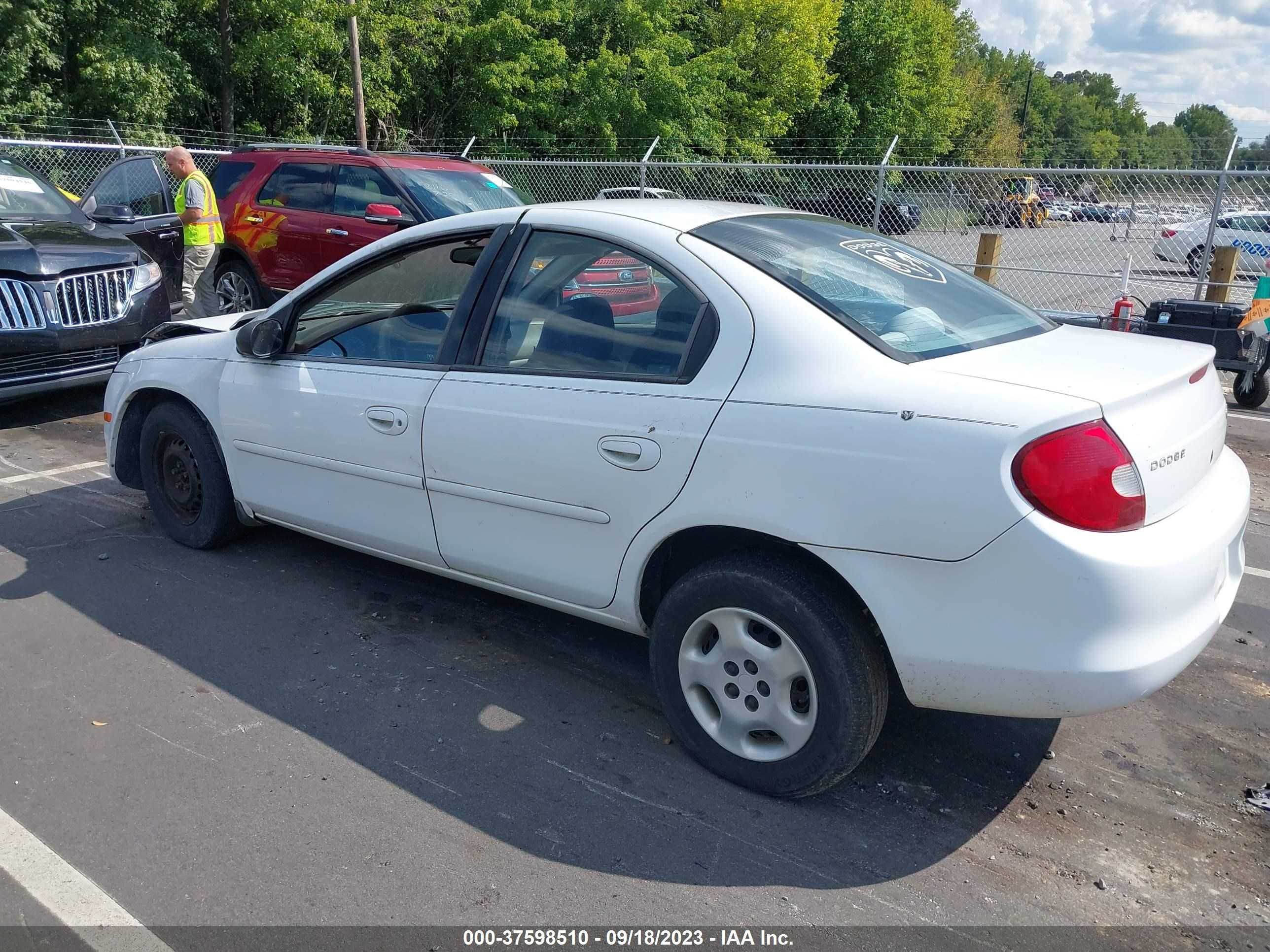 Photo 2 VIN: 1B3ES46C7YD567742 - DODGE NEON 