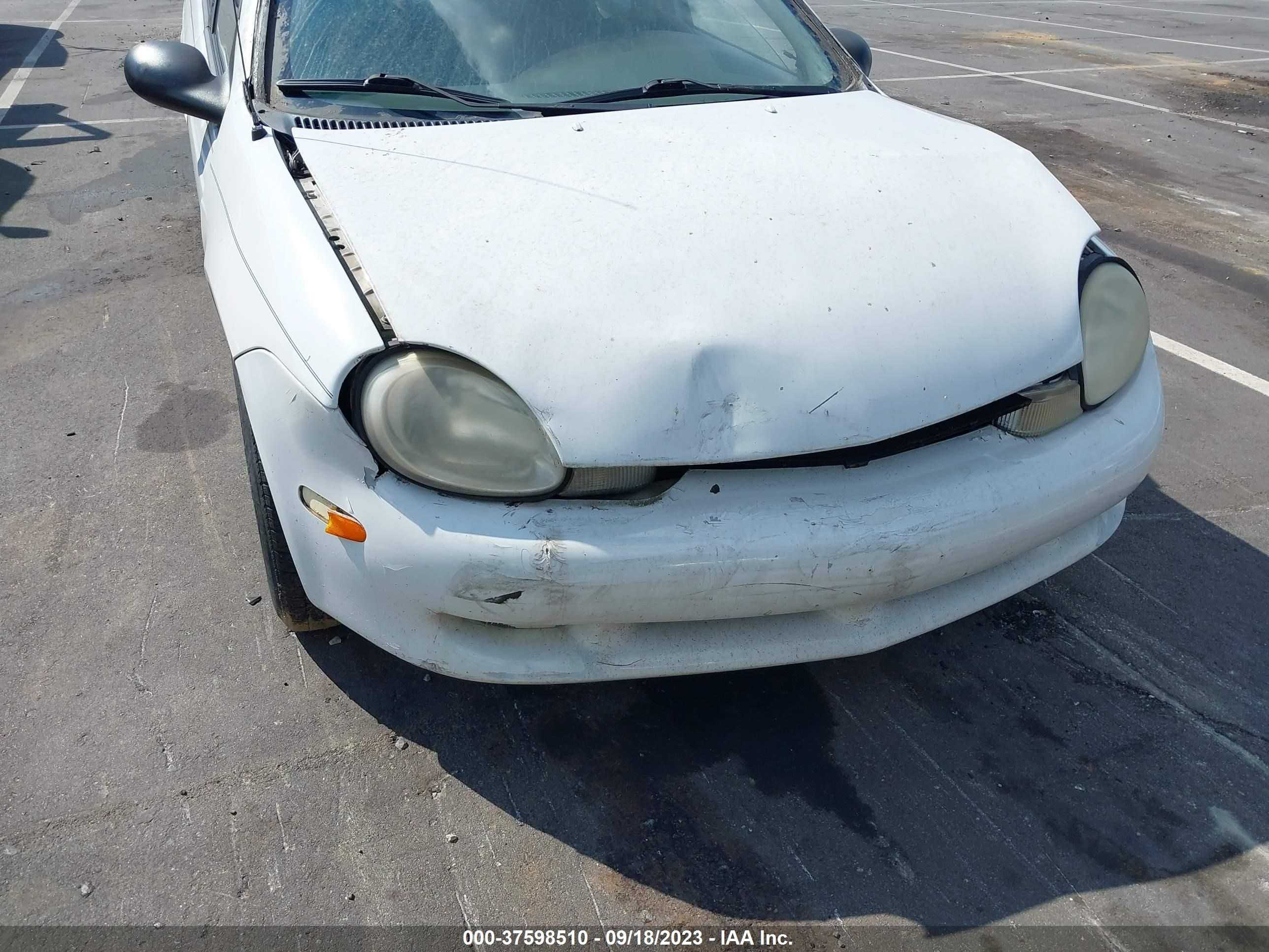 Photo 5 VIN: 1B3ES46C7YD567742 - DODGE NEON 