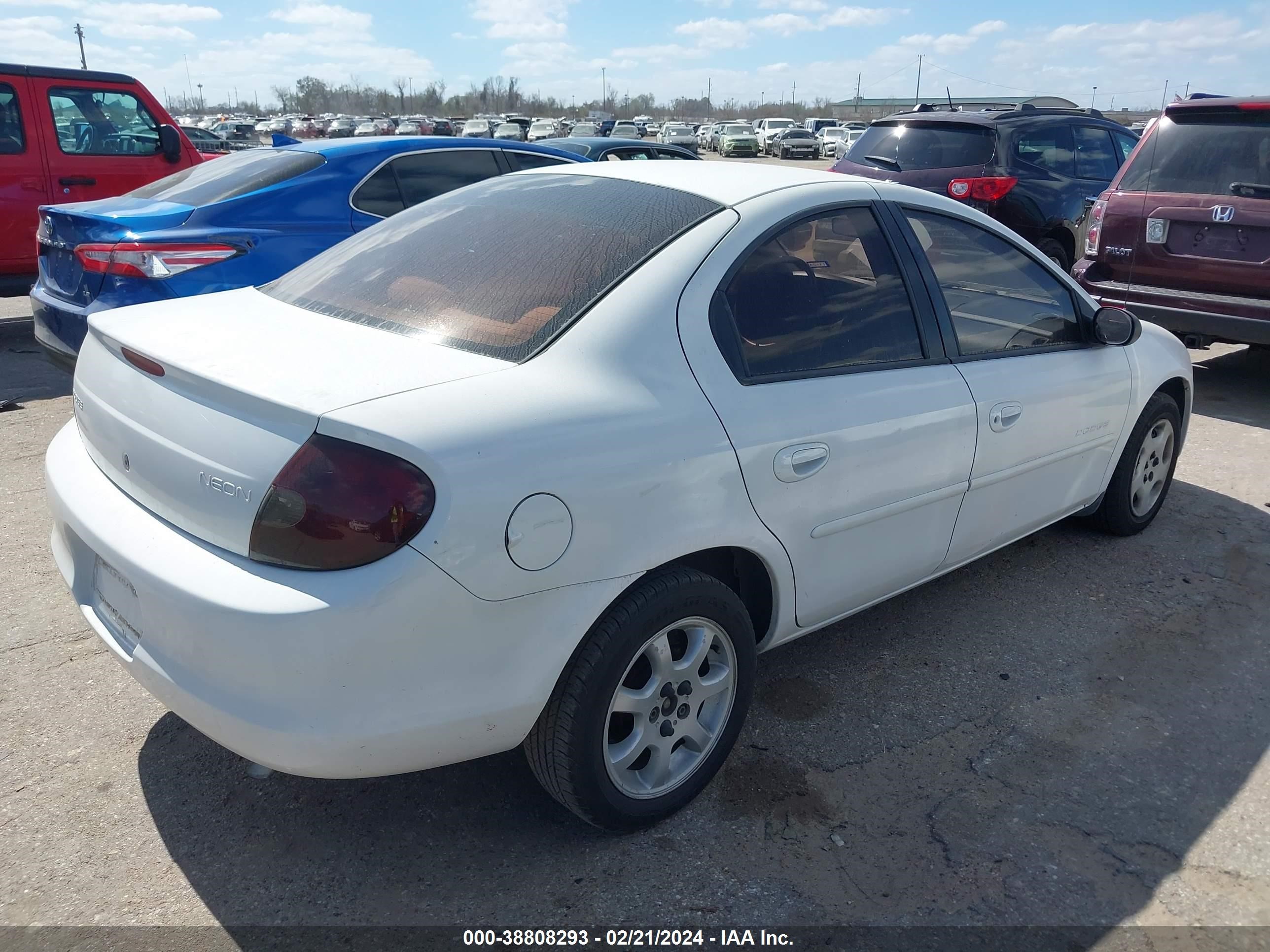 Photo 3 VIN: 1B3ES46C7YD730227 - DODGE NEON 