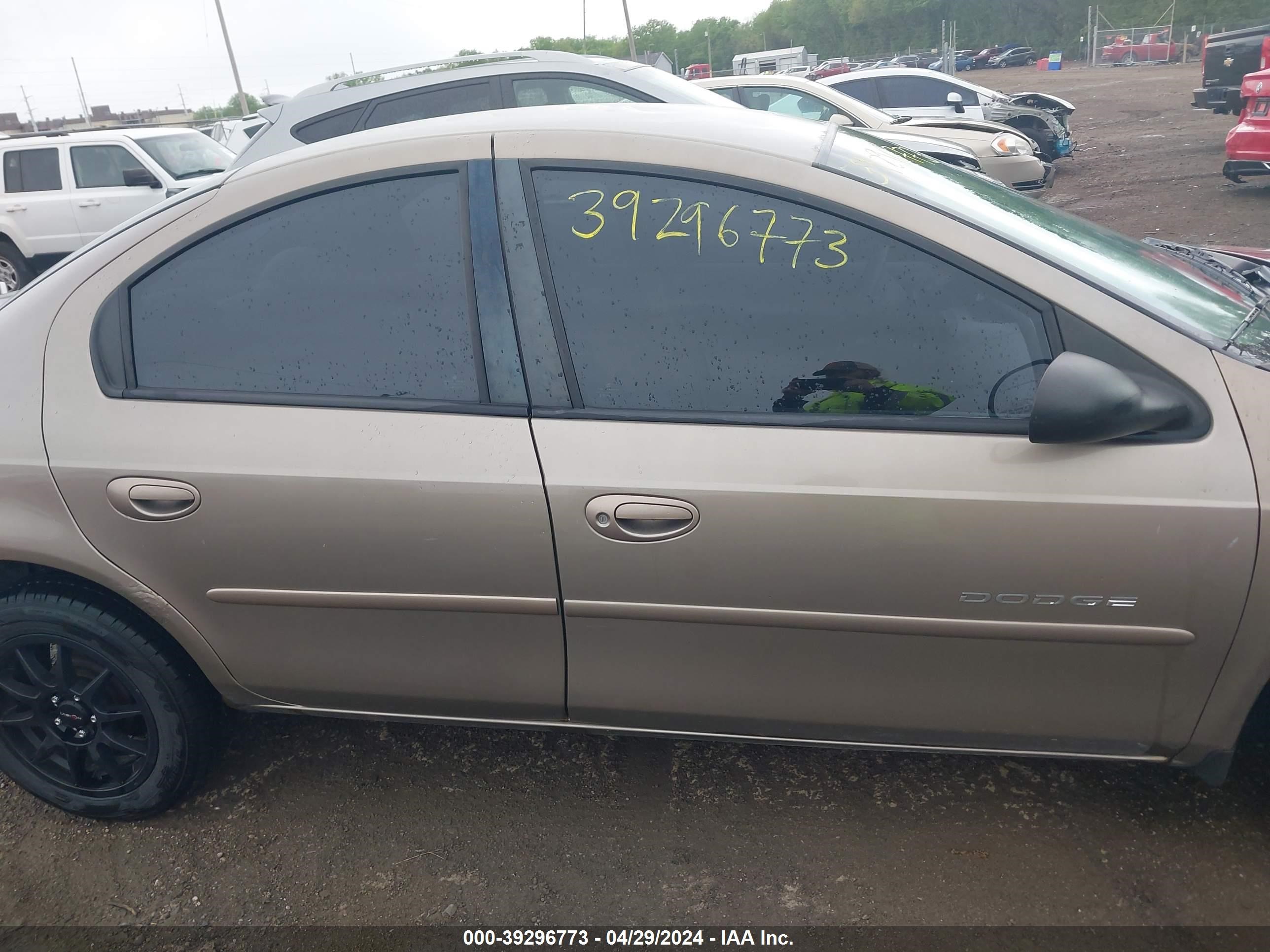 Photo 12 VIN: 1B3ES46C8YD857813 - DODGE NEON 