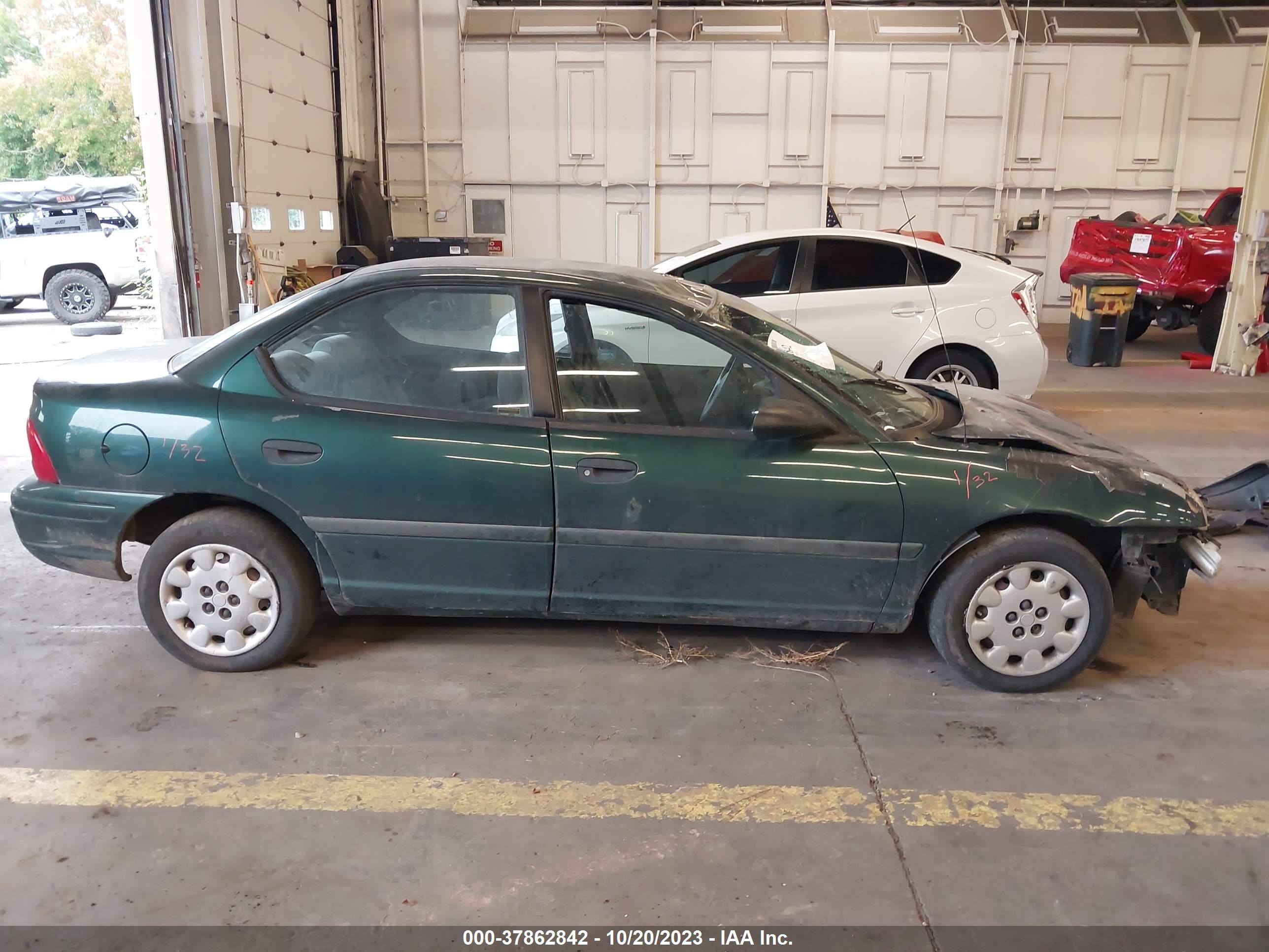 Photo 13 VIN: 1B3ES47CXWD650562 - DODGE NEON 