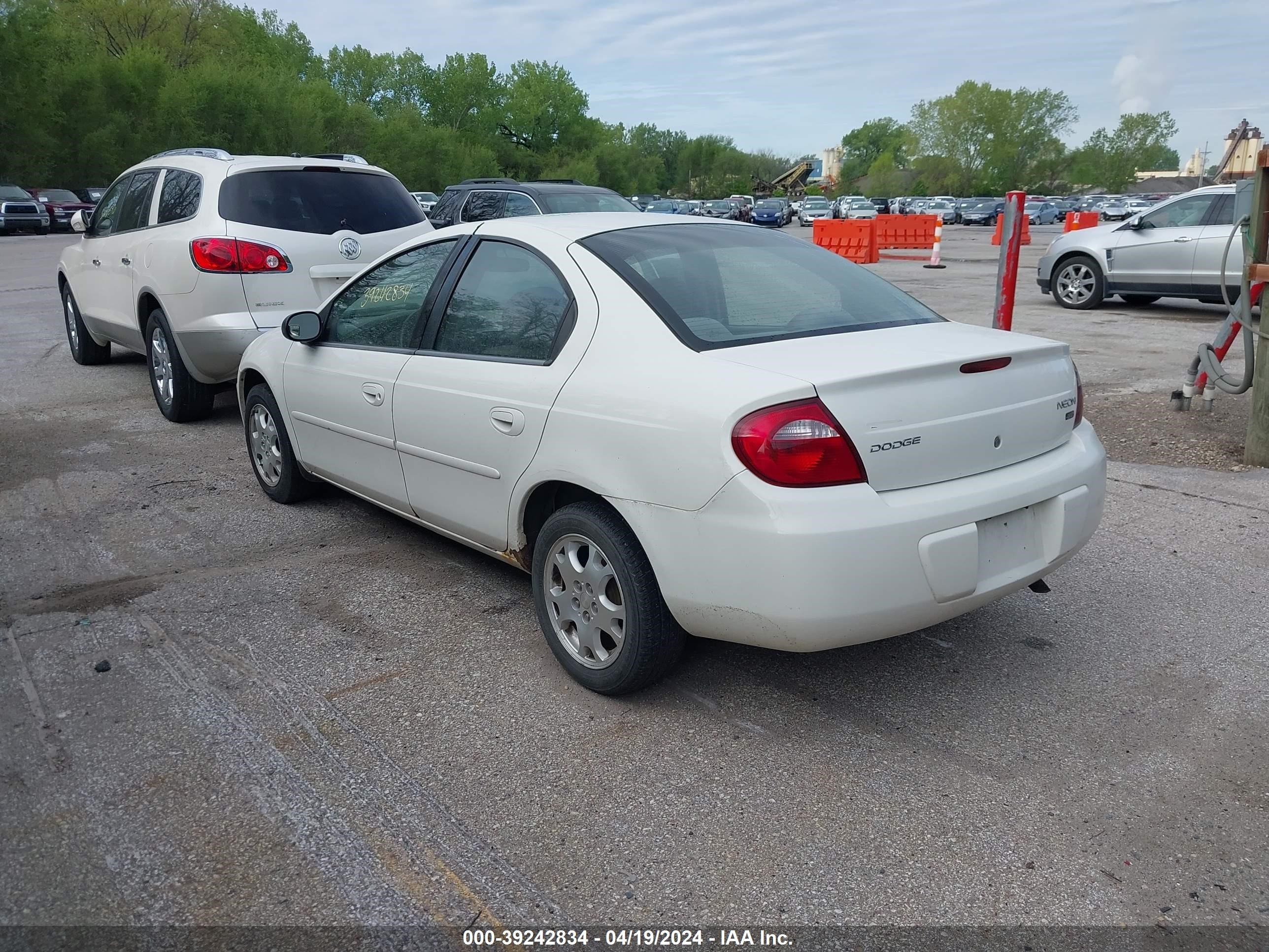 Photo 2 VIN: 1B3ES56C65D182061 - DODGE NEON 