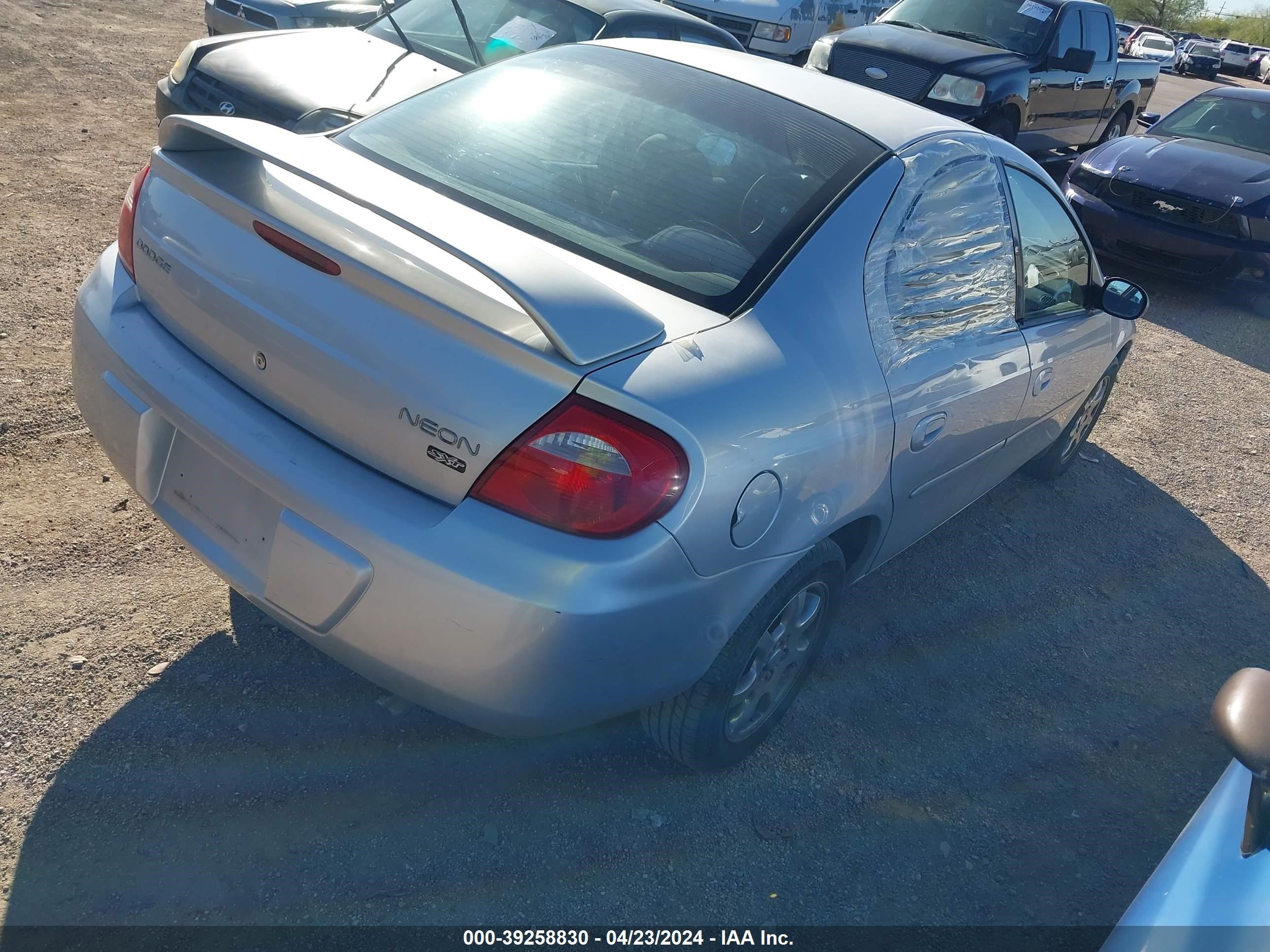 Photo 4 VIN: 1B3ES56C74D544218 - DODGE NEON 