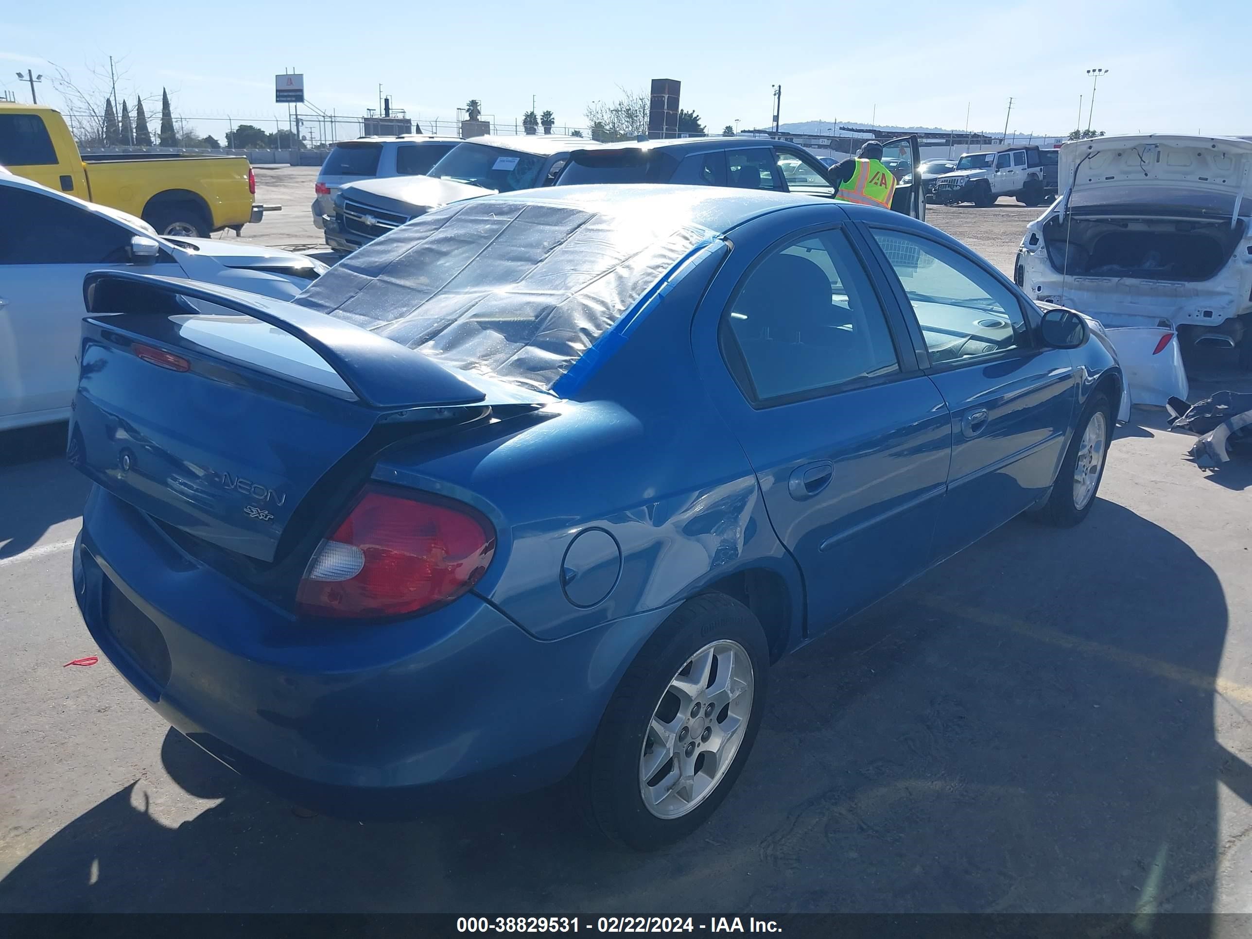 Photo 3 VIN: 1B3ES56C82D647631 - DODGE NEON 