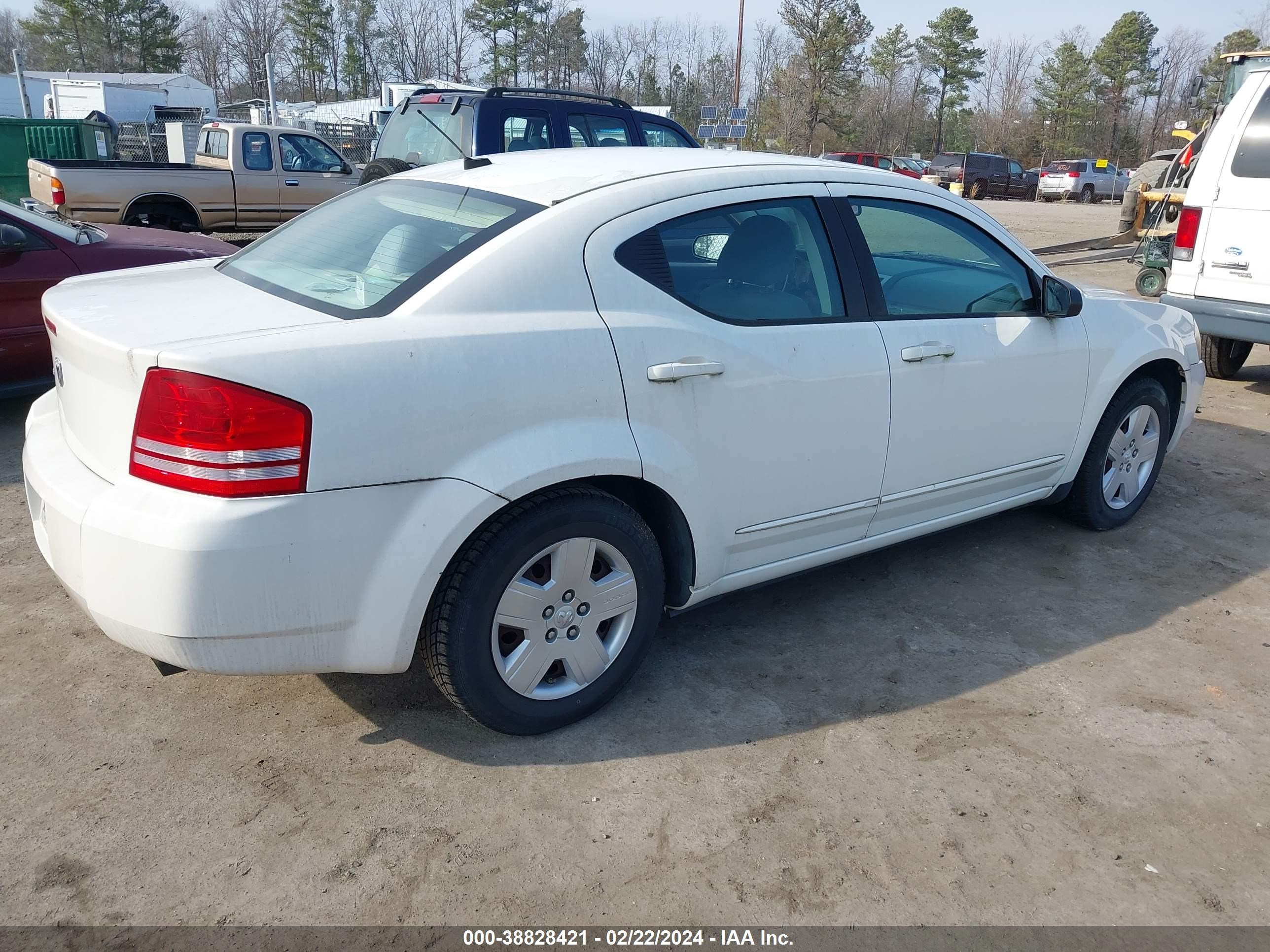 Photo 3 VIN: 1B3LC46J18N252755 - DODGE AVENGER 