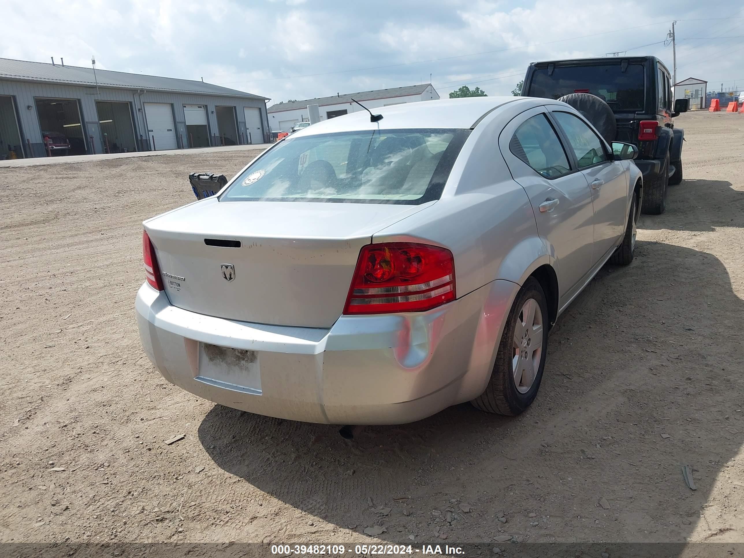 Photo 3 VIN: 1B3LC46K28N106079 - DODGE AVENGER 