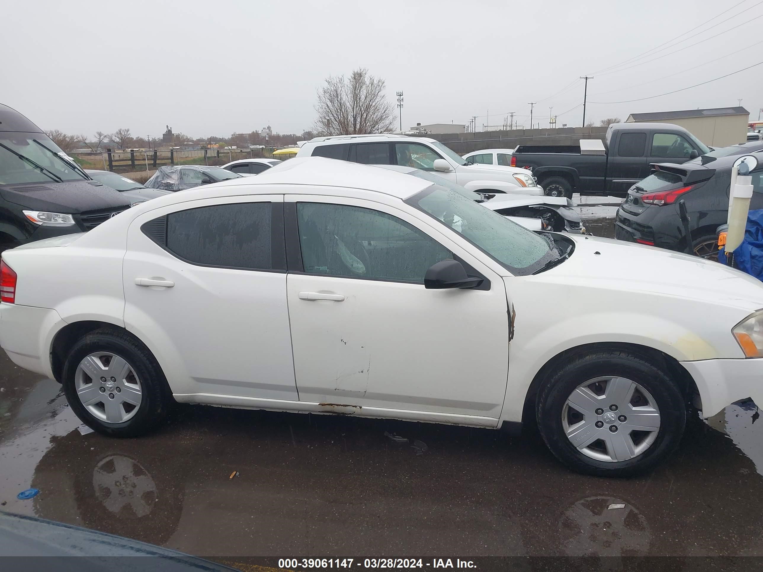 Photo 12 VIN: 1B3LC46K28N650369 - DODGE AVENGER 