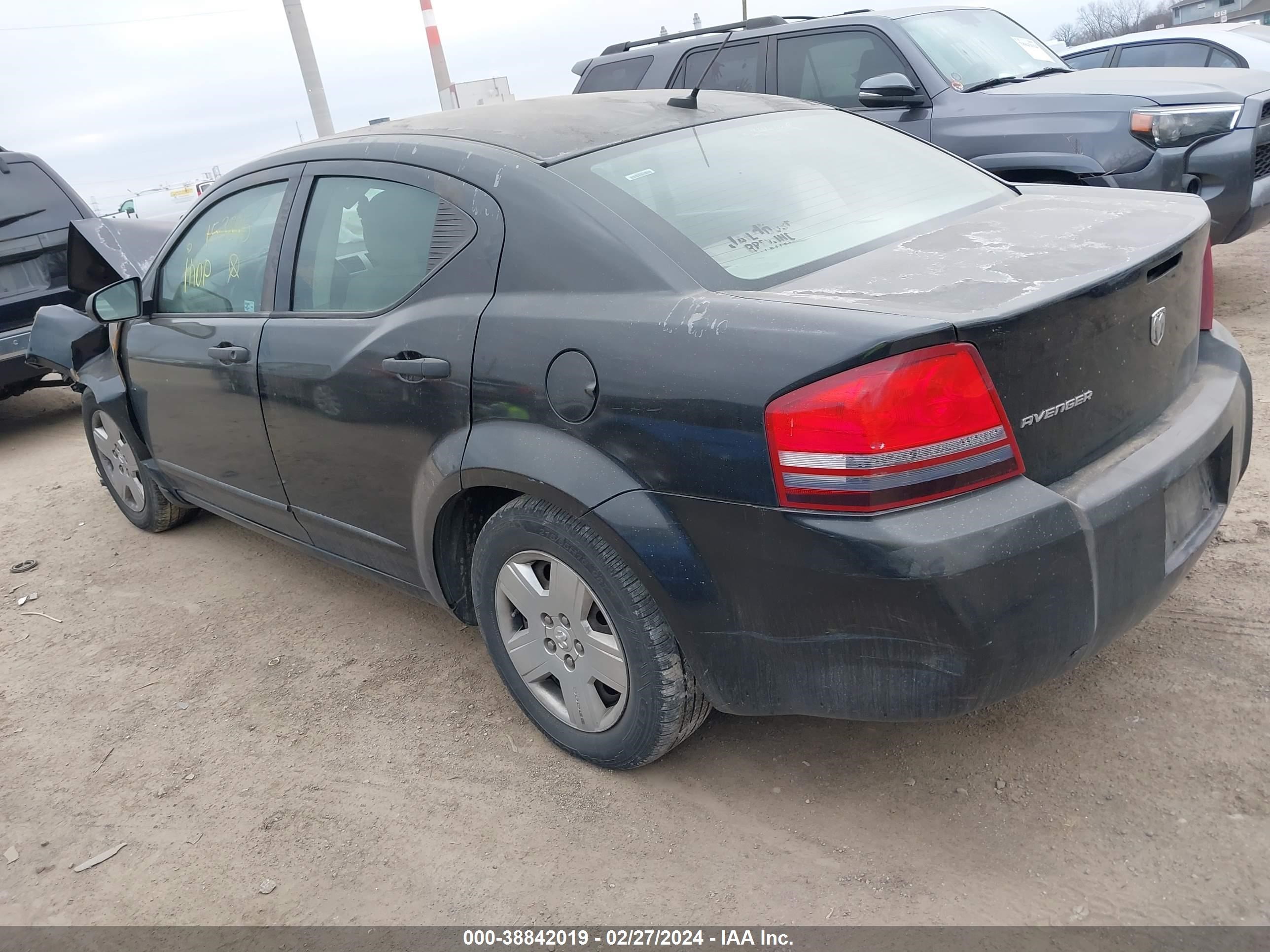 Photo 2 VIN: 1B3LC46K38N153895 - DODGE AVENGER 