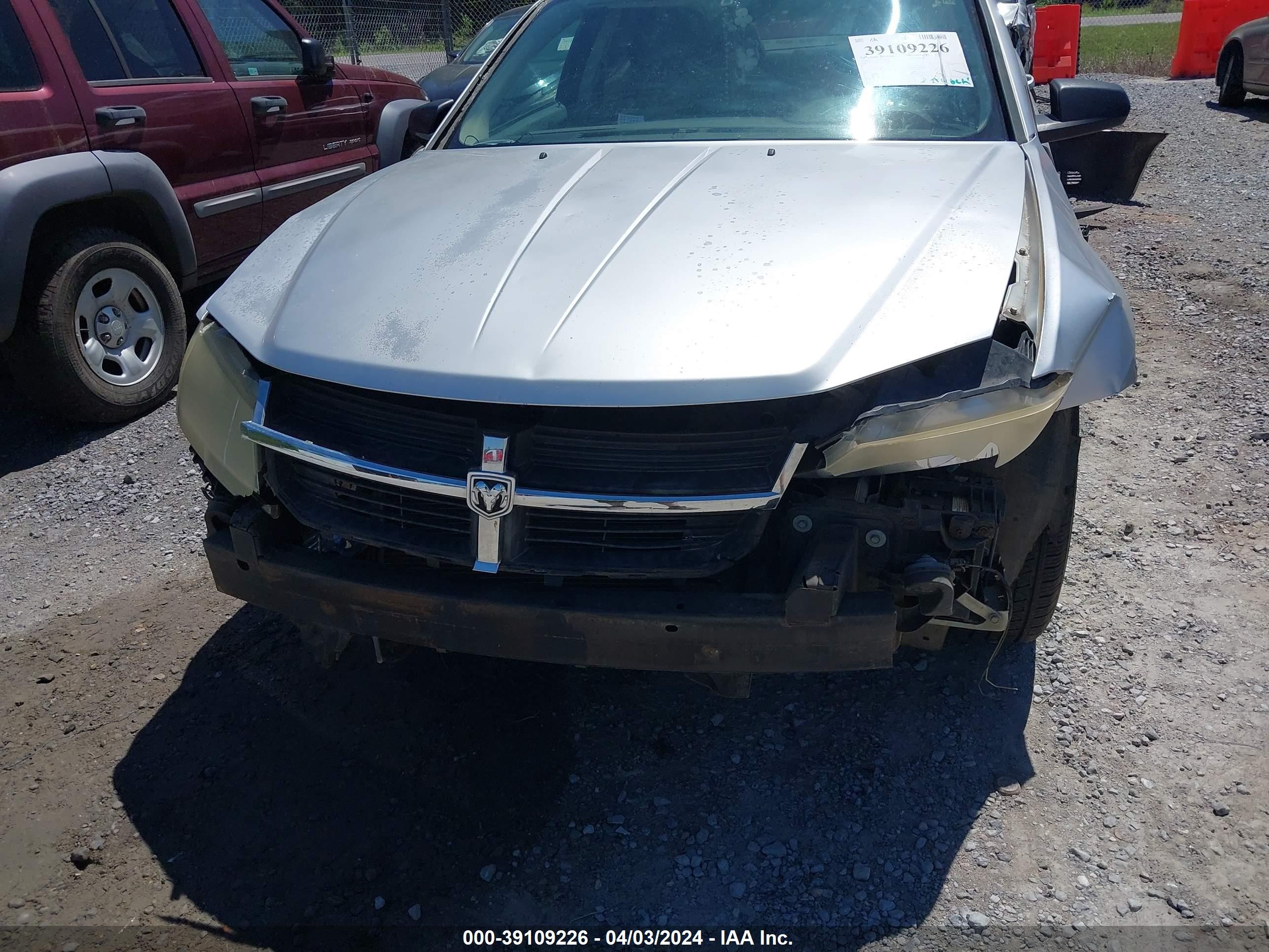 Photo 5 VIN: 1B3LC56K18N158969 - DODGE AVENGER 