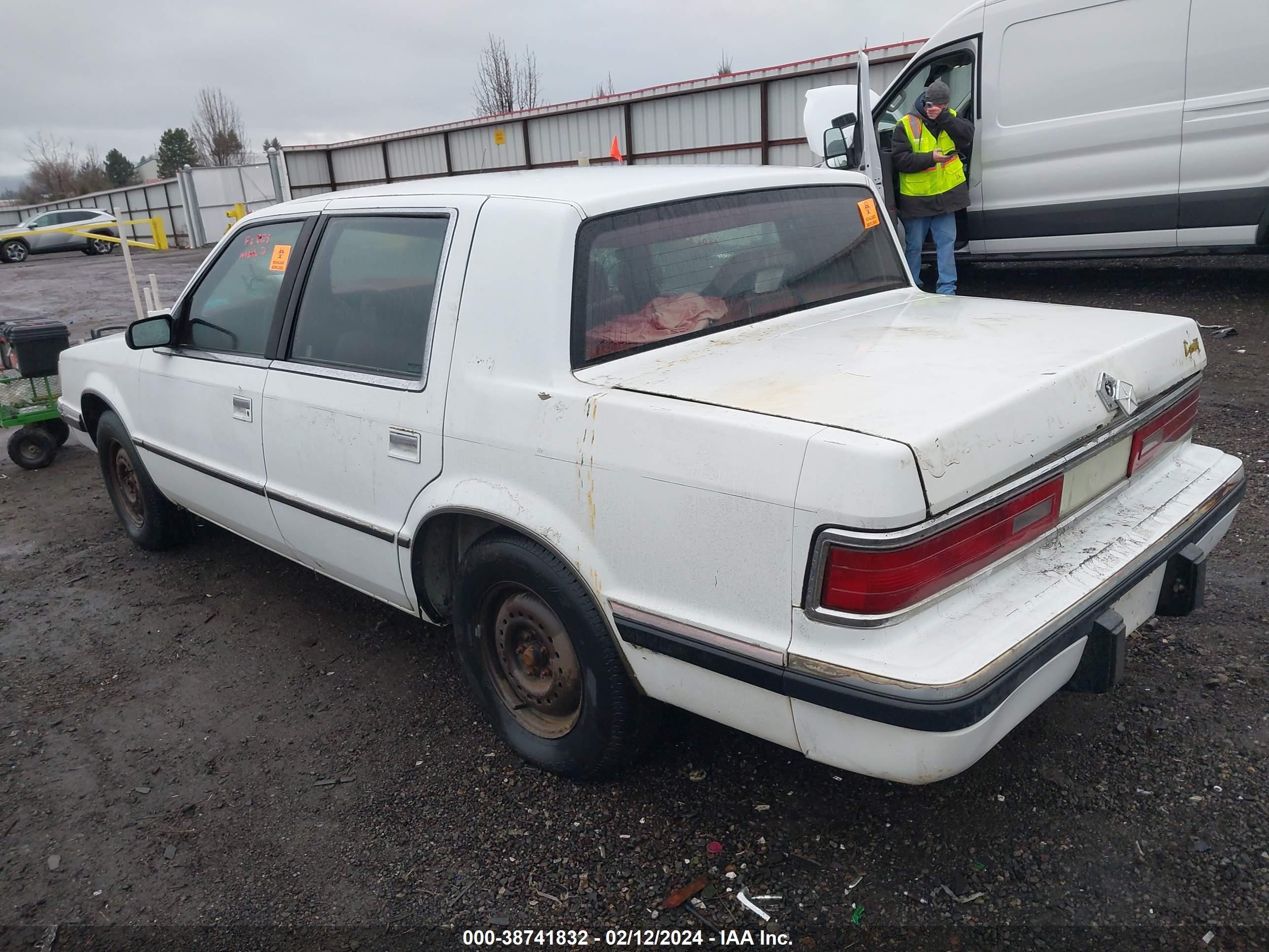 Photo 2 VIN: 1B3XC46RXND722452 - DODGE DYNASTY 