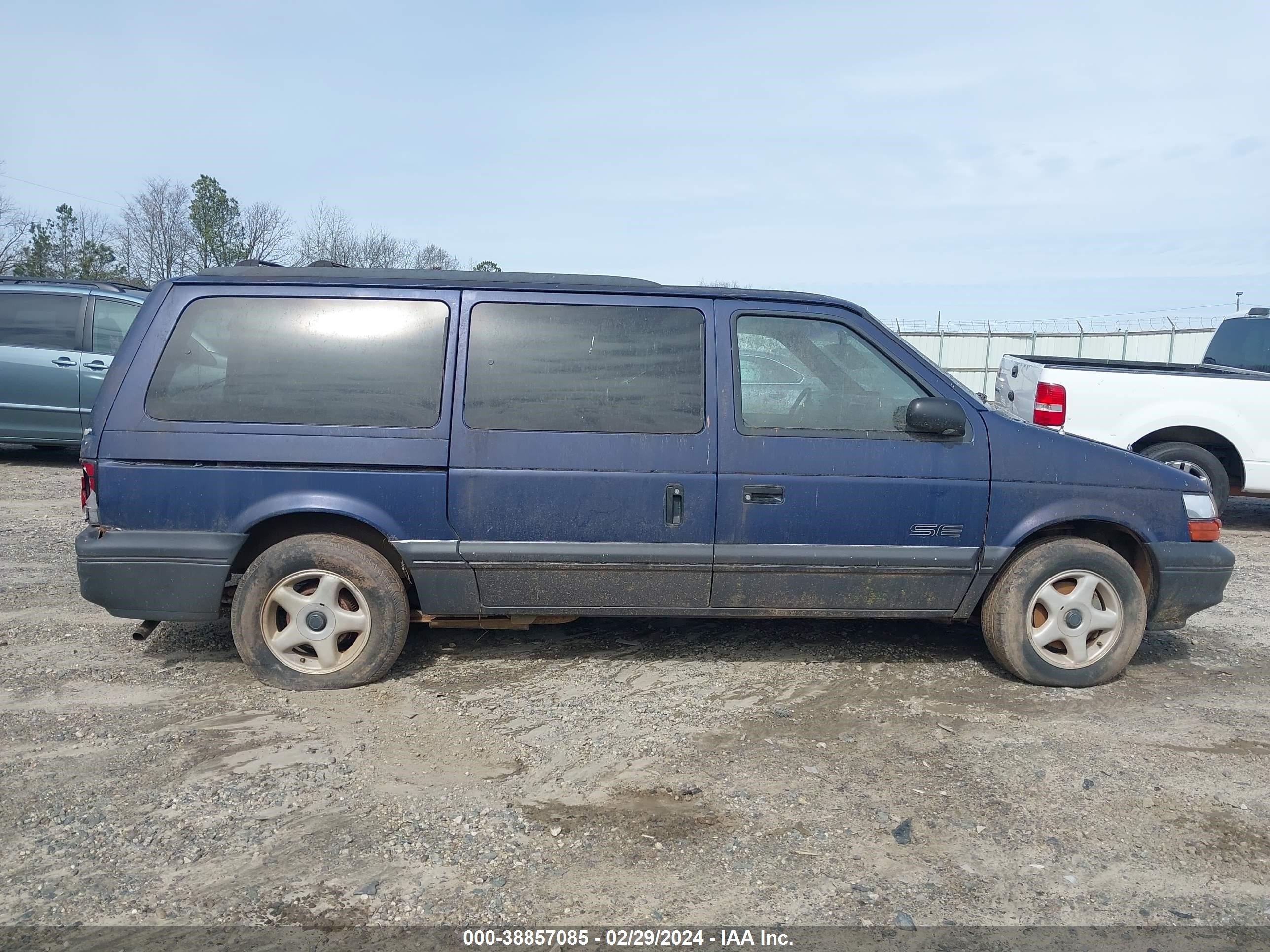 Photo 12 VIN: 1B4EH44RXSX543144 - DODGE CARAVAN 