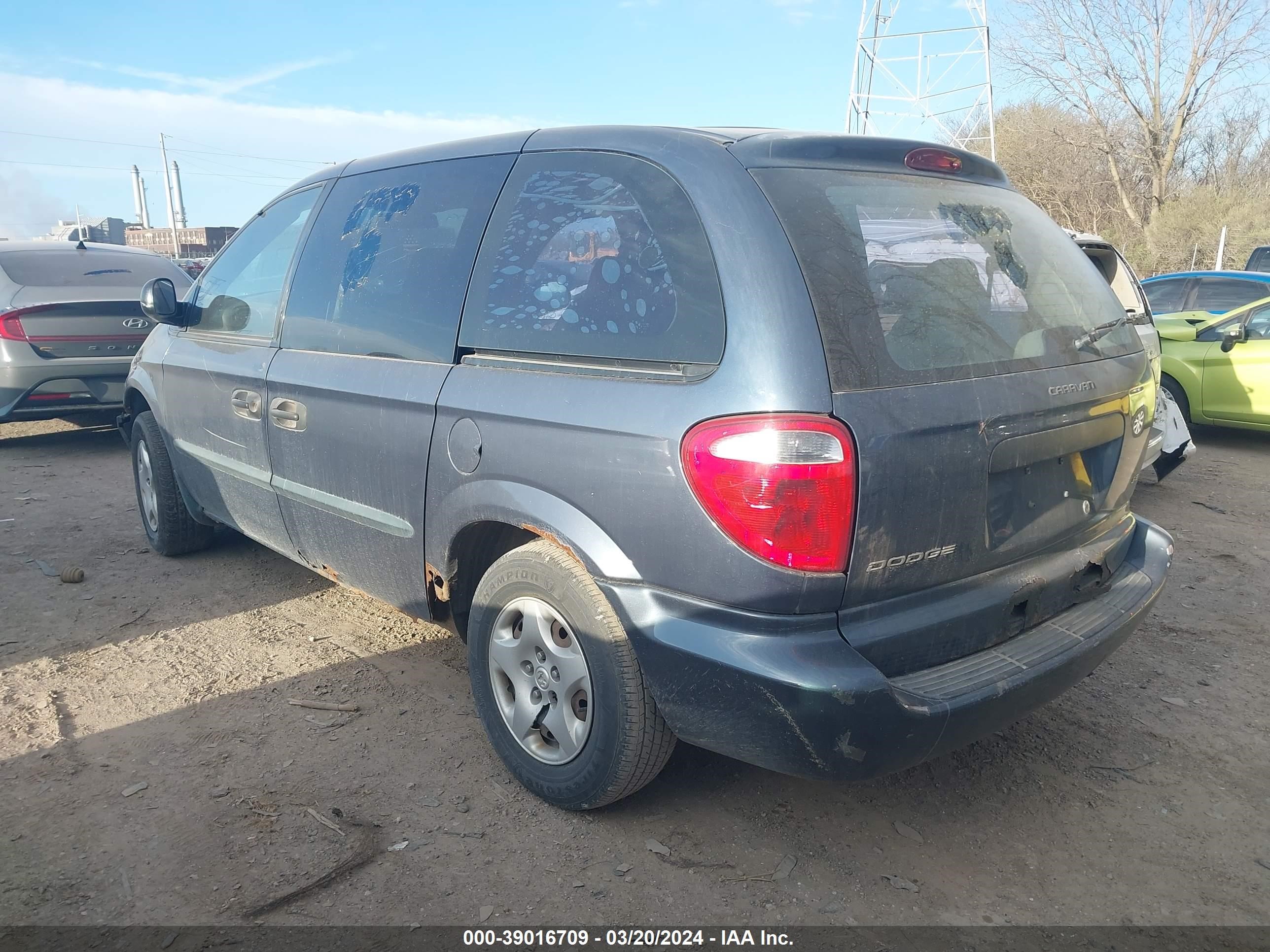 Photo 2 VIN: 1B4GP25322B618580 - DODGE CARAVAN 