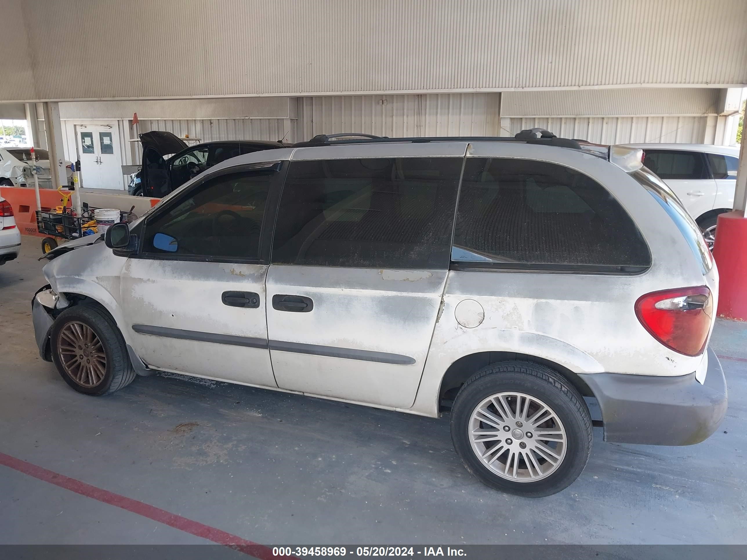 Photo 13 VIN: 1B4GP25332B697399 - DODGE CARAVAN 