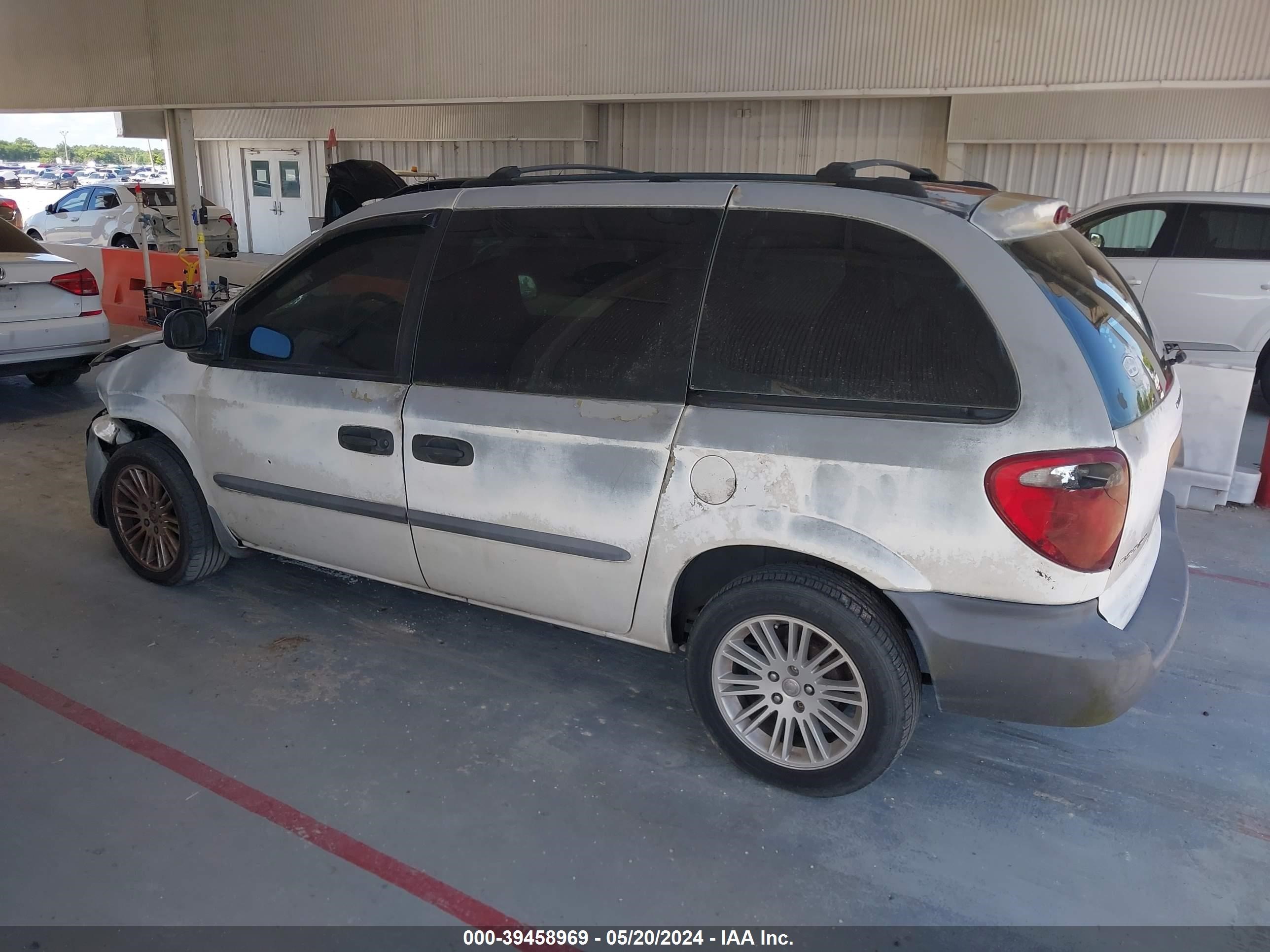 Photo 2 VIN: 1B4GP25332B697399 - DODGE CARAVAN 