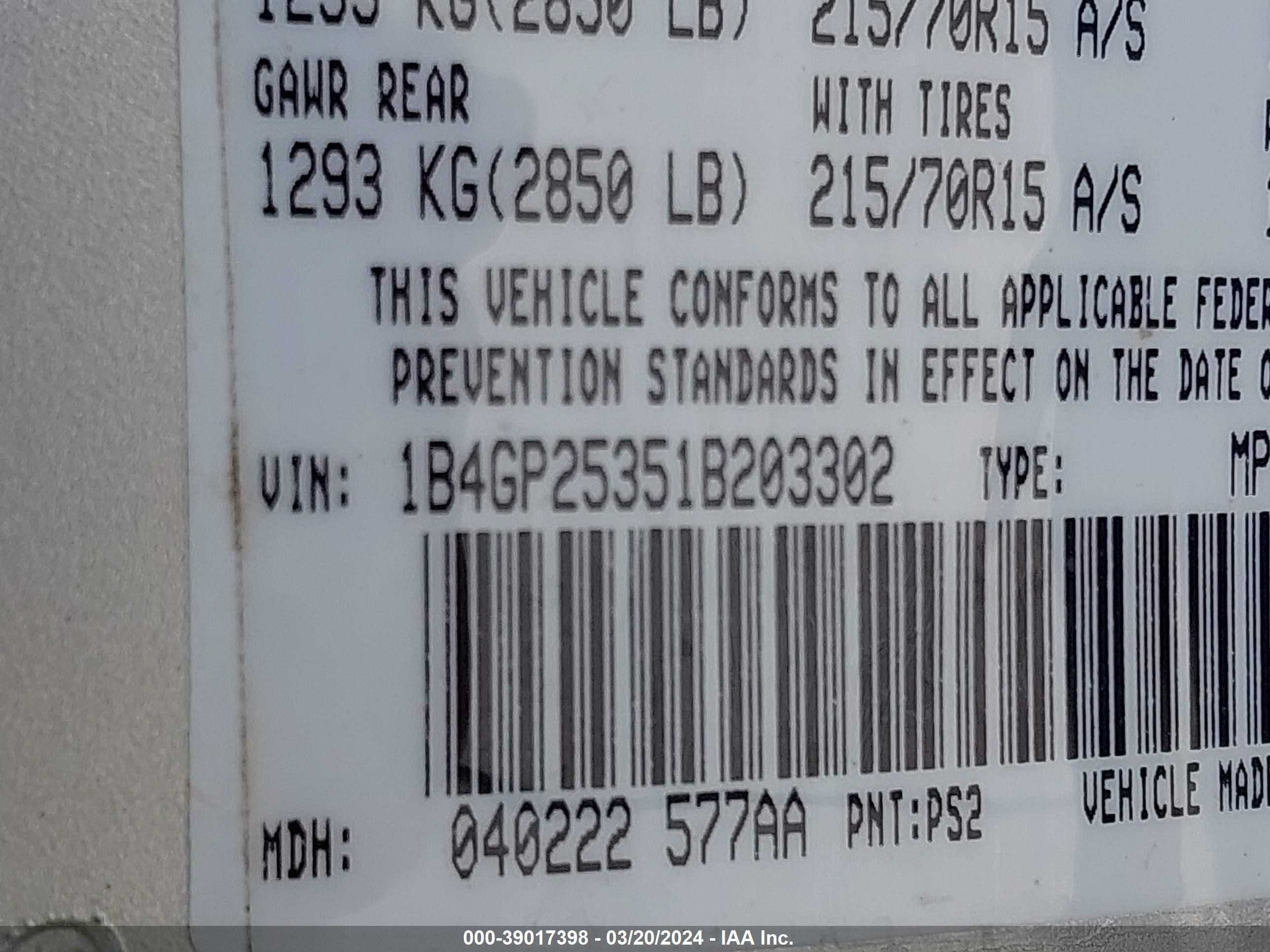 Photo 8 VIN: 1B4GP25351B203302 - DODGE CARAVAN 