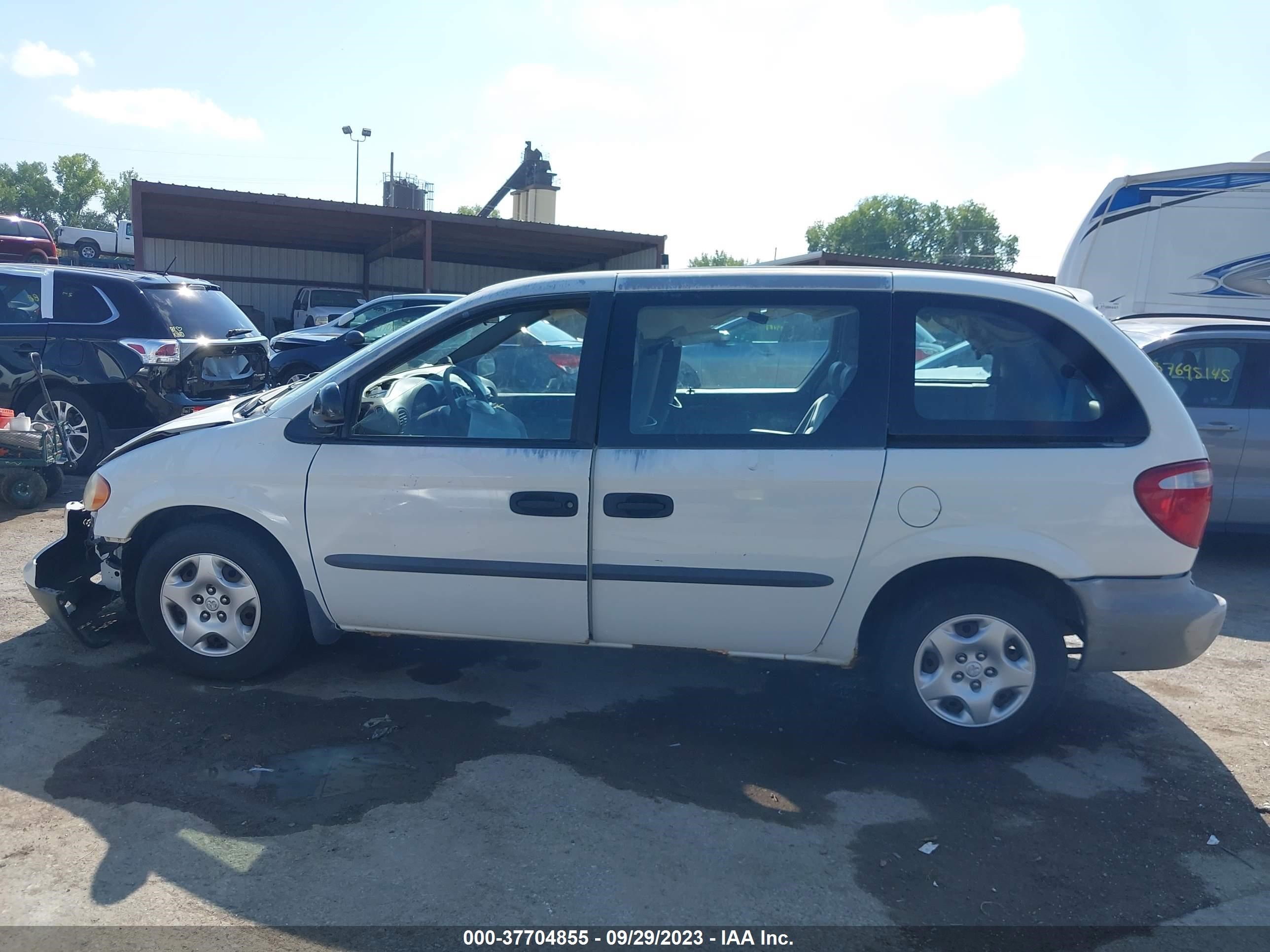 Photo 14 VIN: 1B4GP25372B673994 - DODGE CARAVAN 