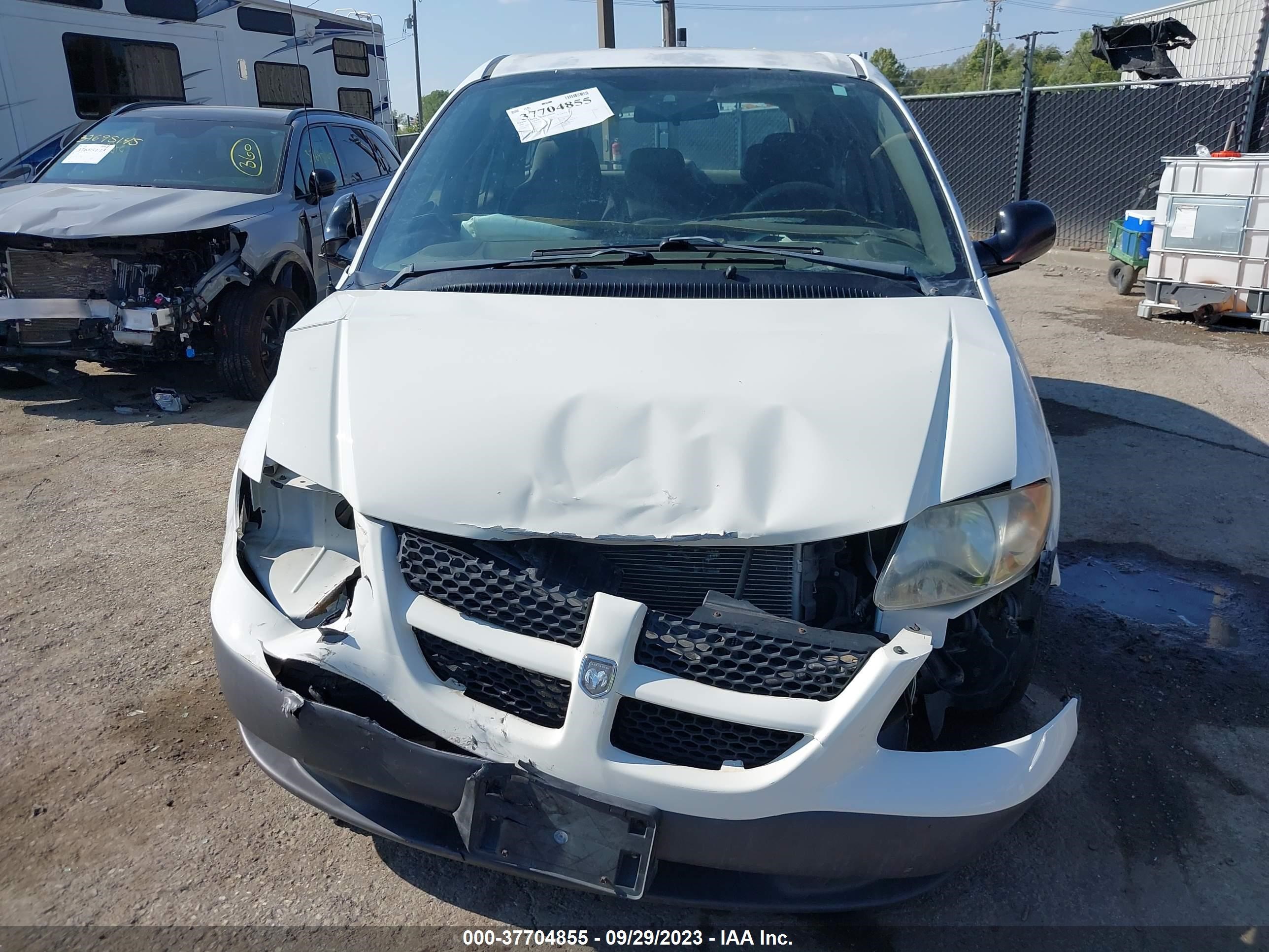 Photo 5 VIN: 1B4GP25372B673994 - DODGE CARAVAN 