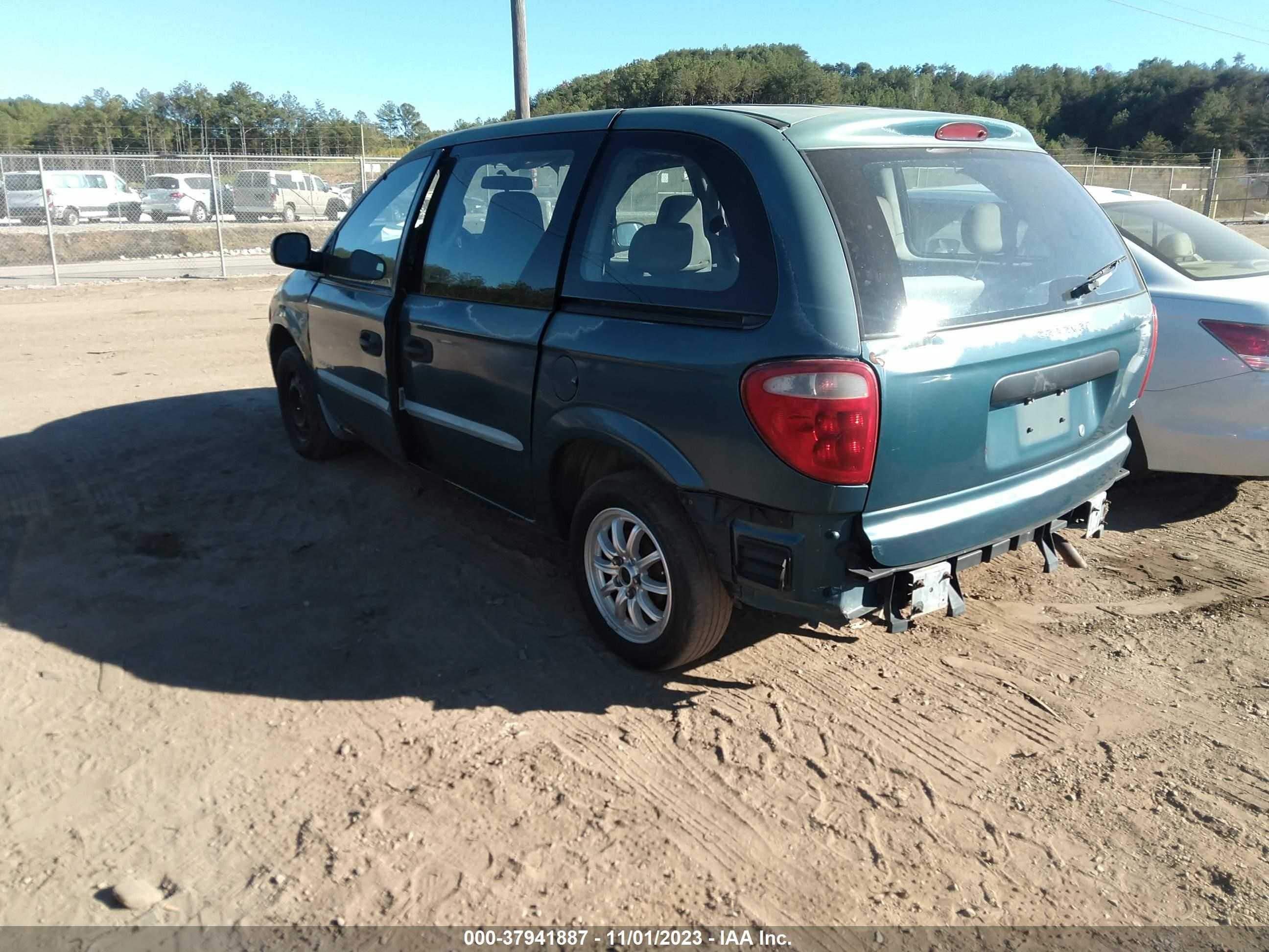 Photo 2 VIN: 1B4GP25B51B258002 - DODGE CARAVAN 