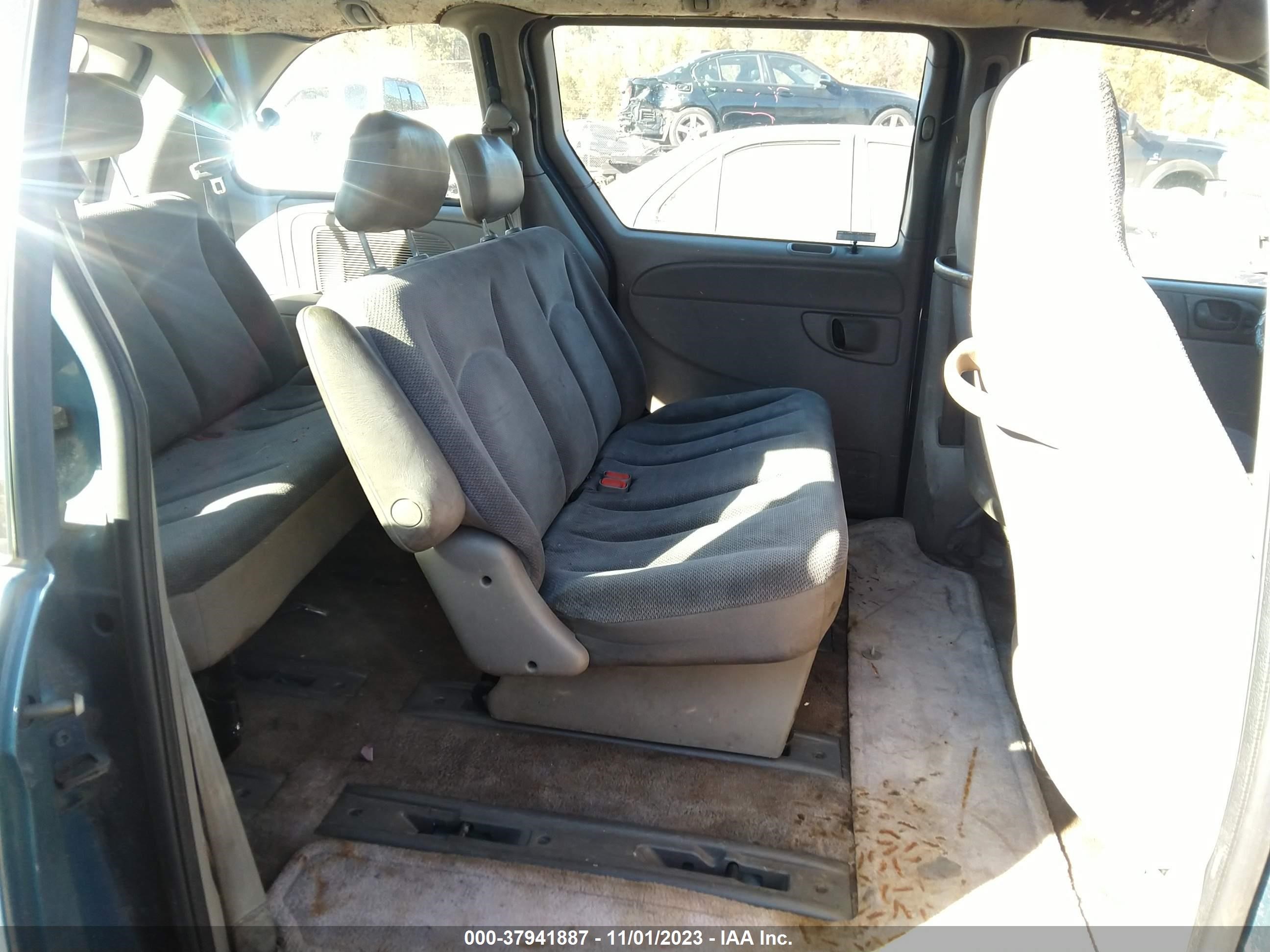 Photo 7 VIN: 1B4GP25B51B258002 - DODGE CARAVAN 