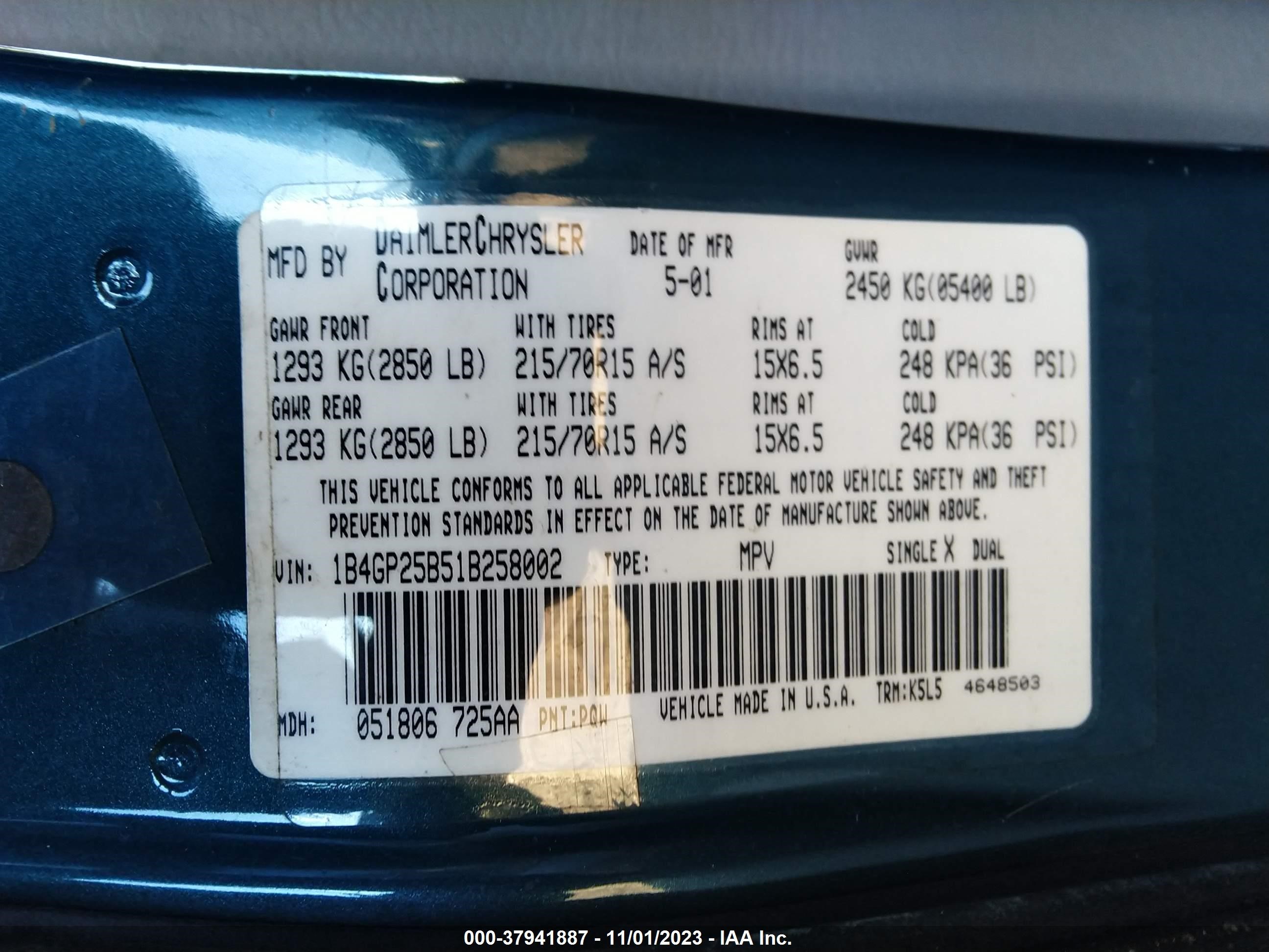 Photo 8 VIN: 1B4GP25B51B258002 - DODGE CARAVAN 