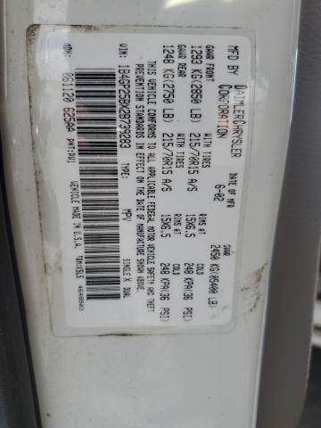 Photo 12 VIN: 1B4GP25BX2B739283 - DODGE CARAVAN SE 