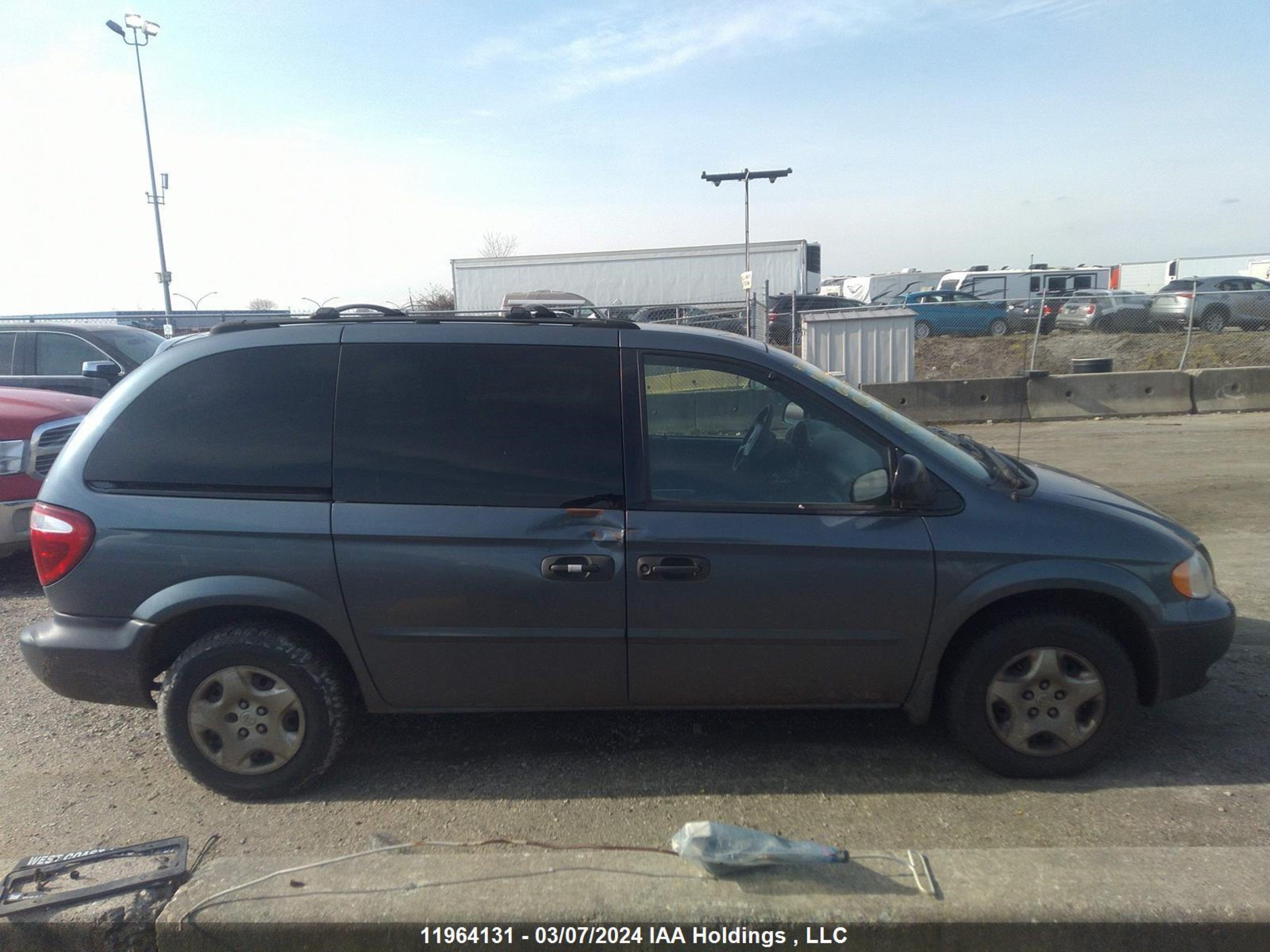 Photo 12 VIN: 1B4GP25R12B517857 - DODGE CARAVAN 