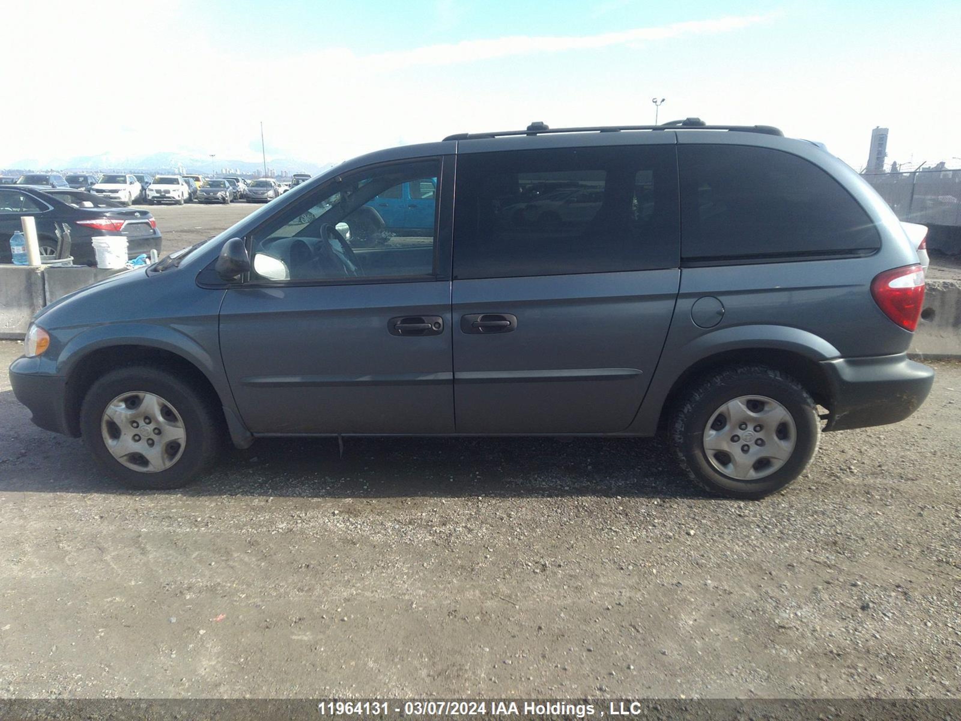 Photo 13 VIN: 1B4GP25R12B517857 - DODGE CARAVAN 