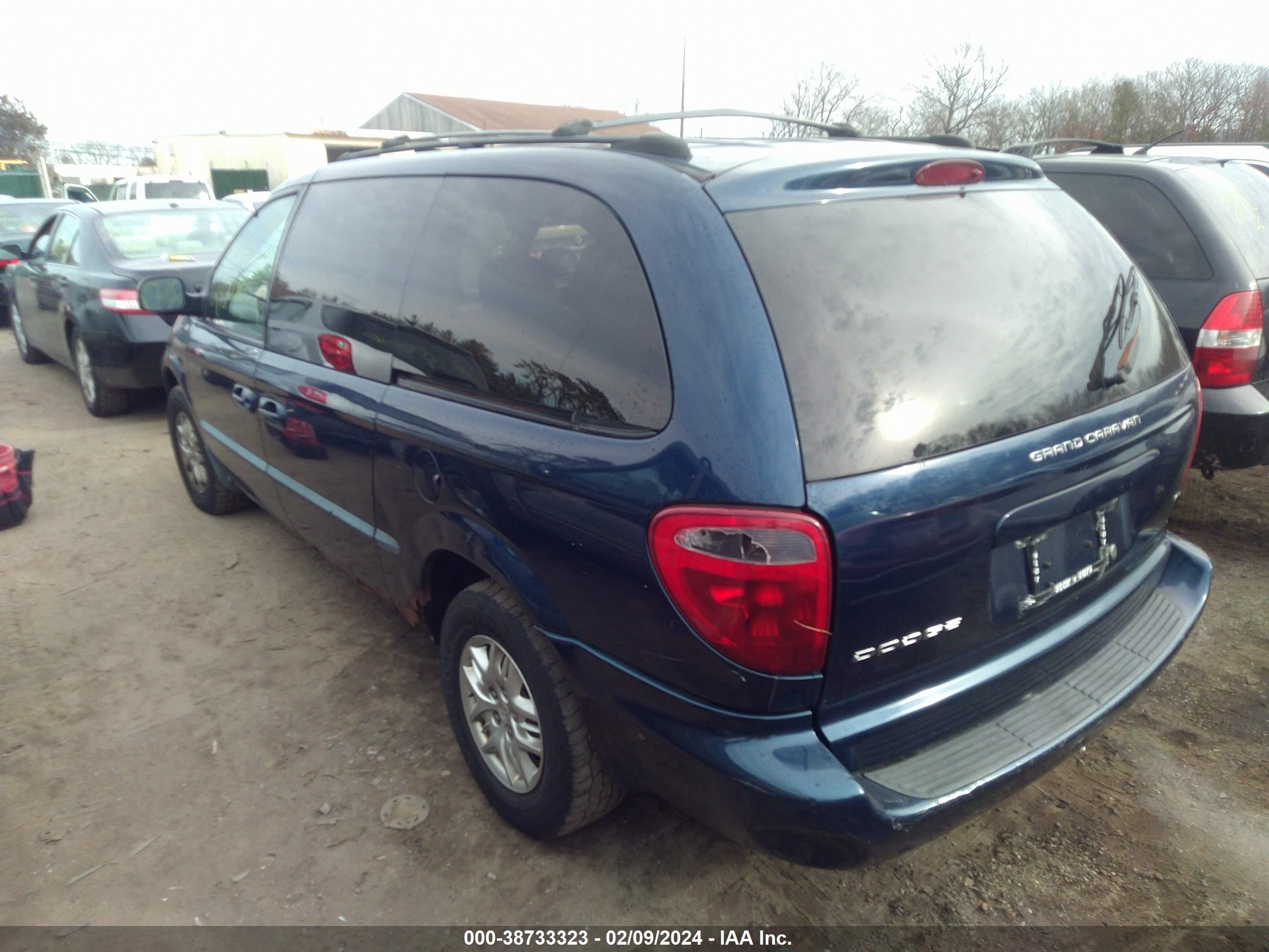 Photo 2 VIN: 1B4GP34312B558508 - DODGE CARAVAN 