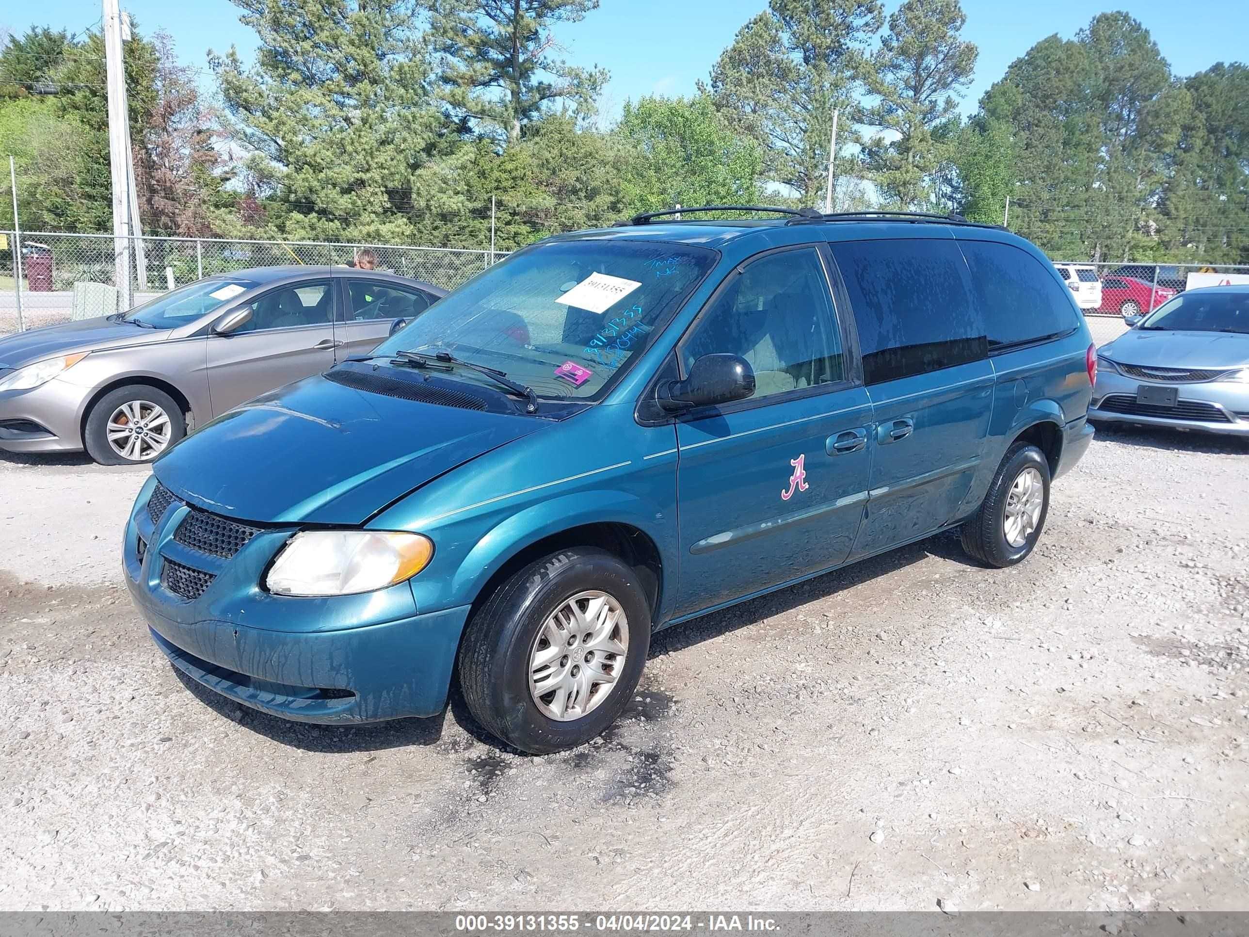 Photo 1 VIN: 1B4GP44352B680441 - DODGE CARAVAN 