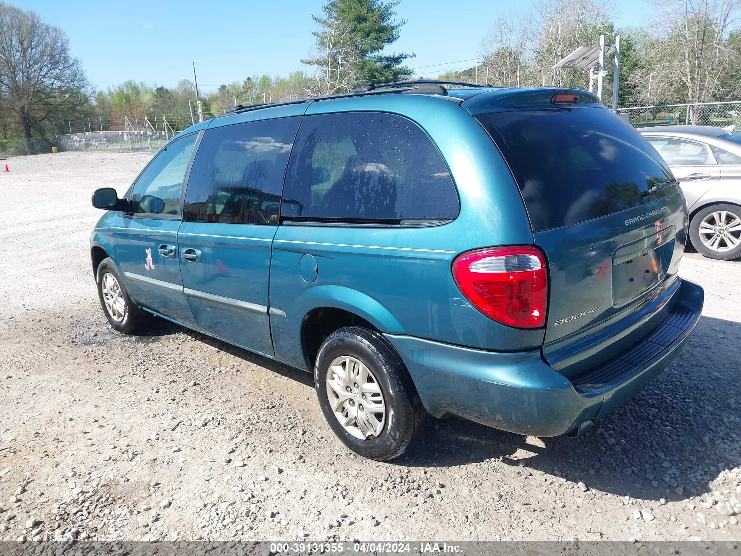 Photo 2 VIN: 1B4GP44352B680441 - DODGE CARAVAN 