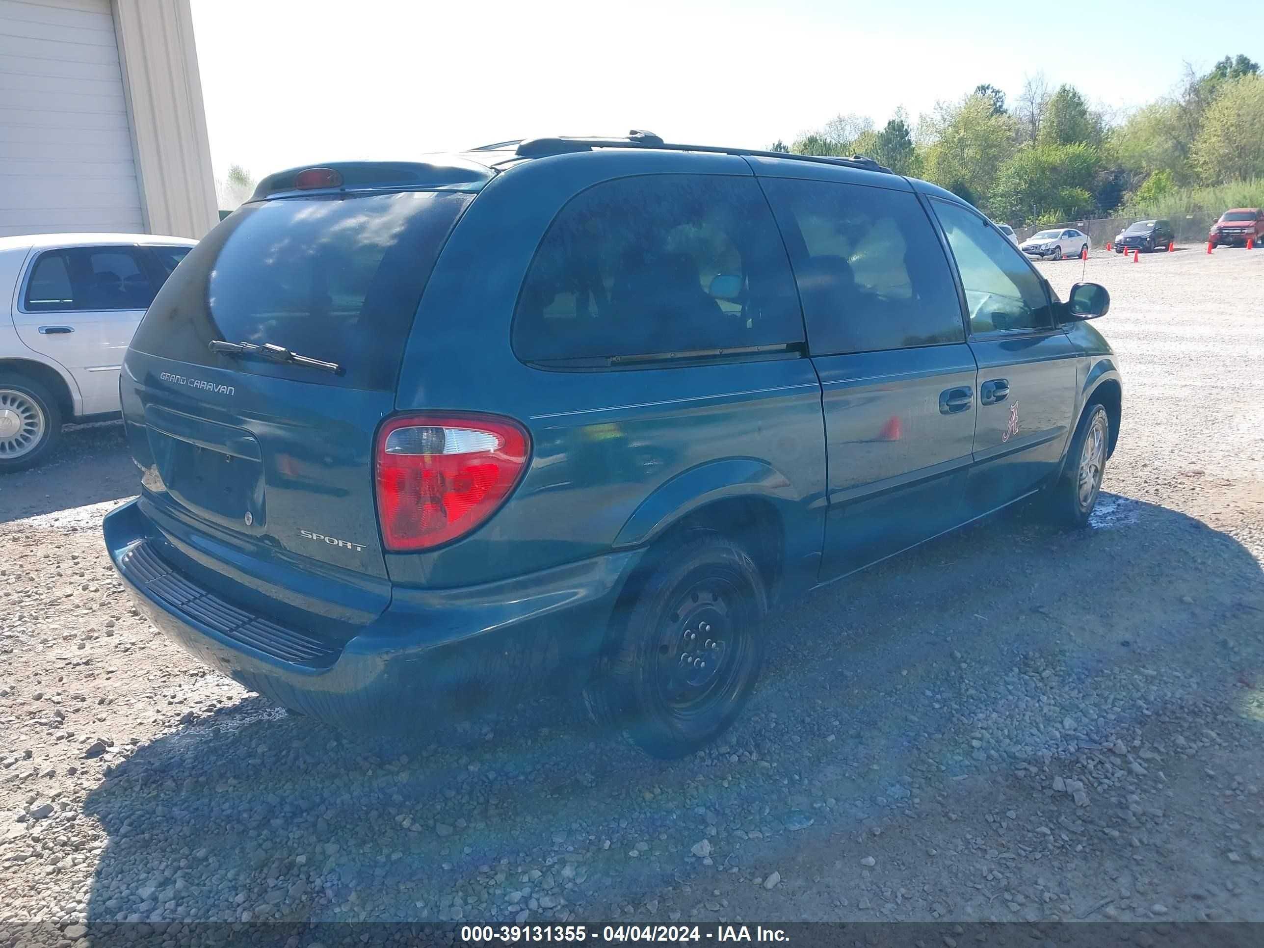 Photo 3 VIN: 1B4GP44352B680441 - DODGE CARAVAN 