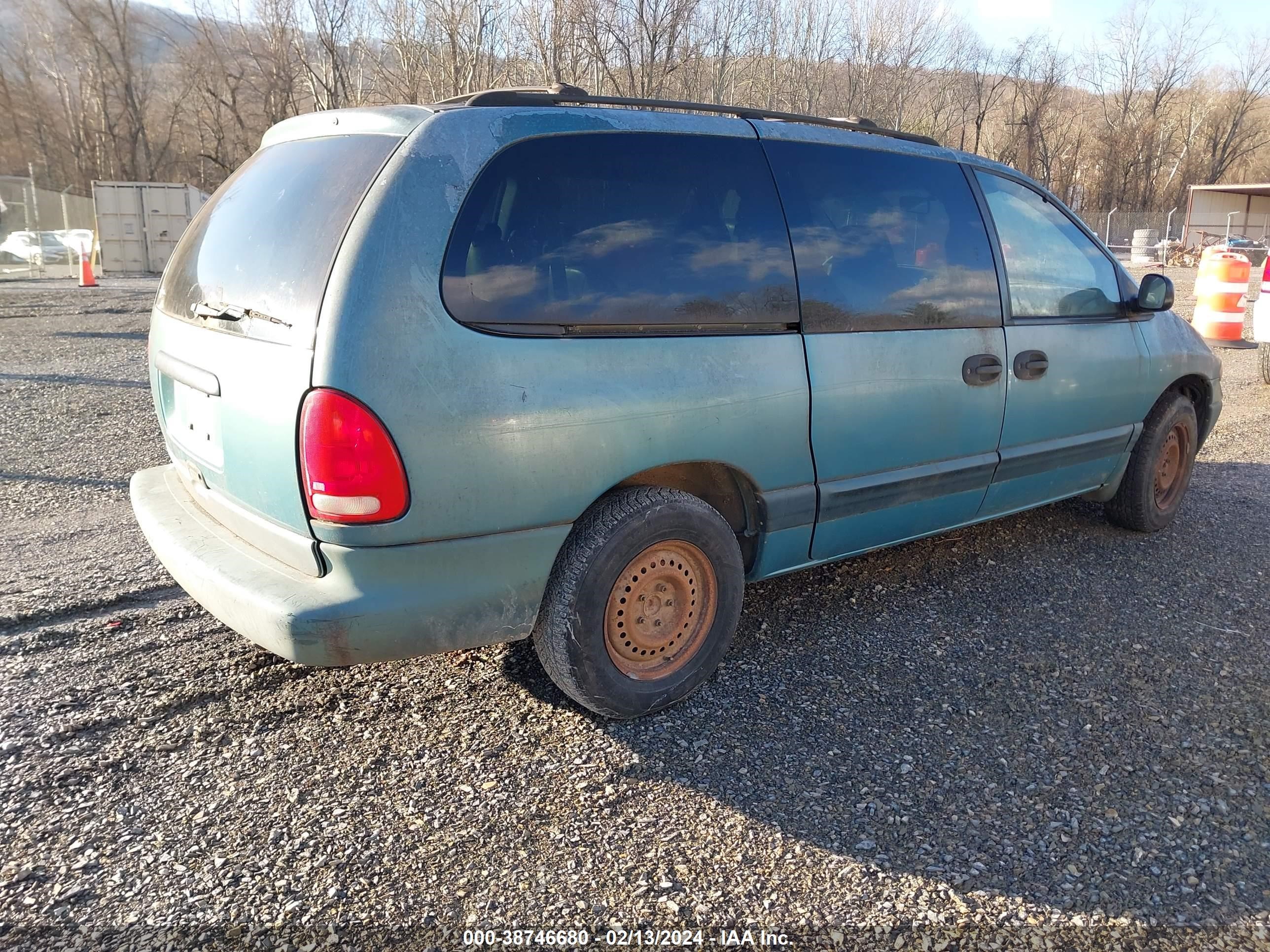 Photo 3 VIN: 1B4GP44G0WB710857 - DODGE CARAVAN 