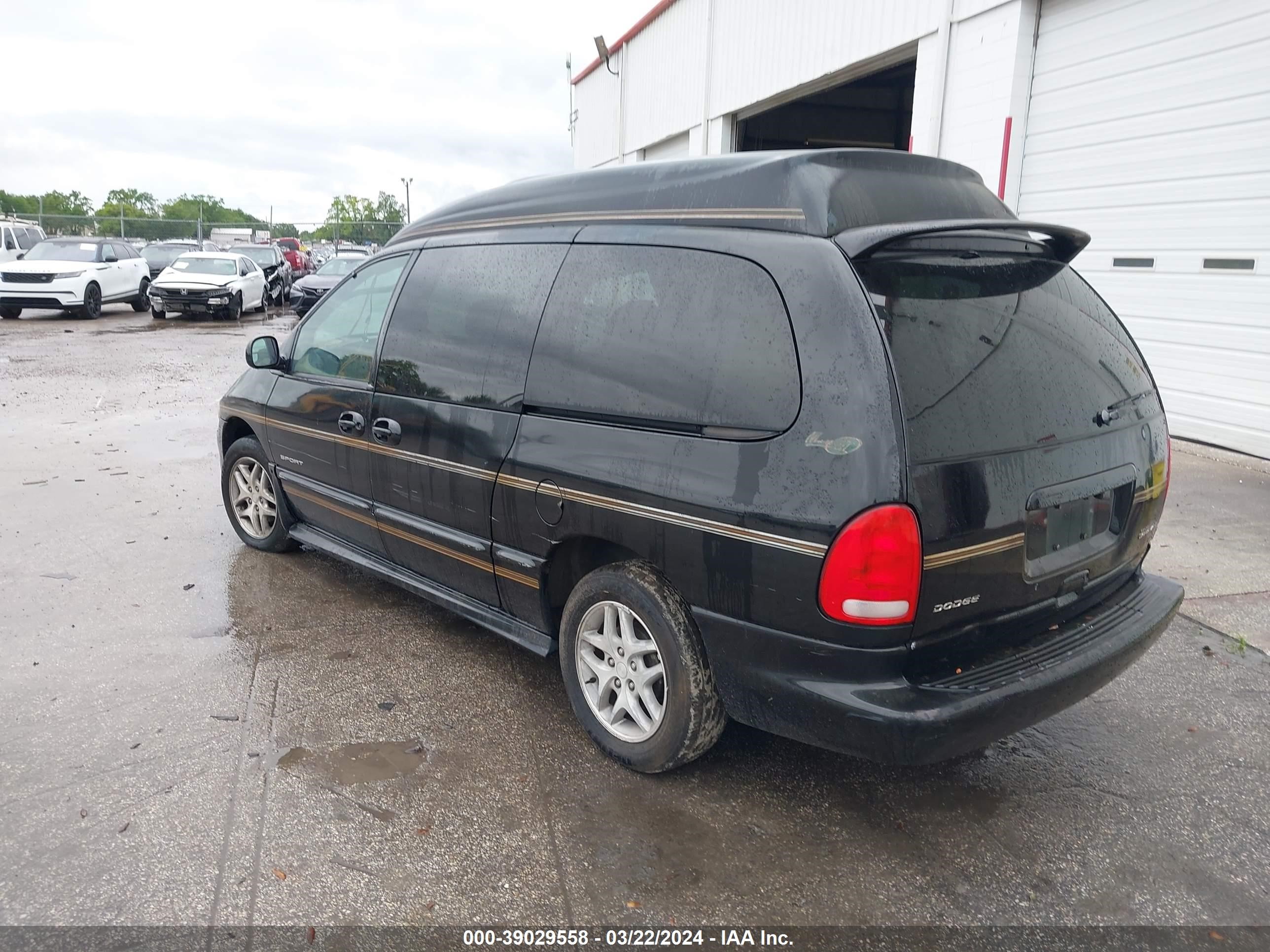 Photo 2 VIN: 1B4GP44G1XB820592 - DODGE CARAVAN 