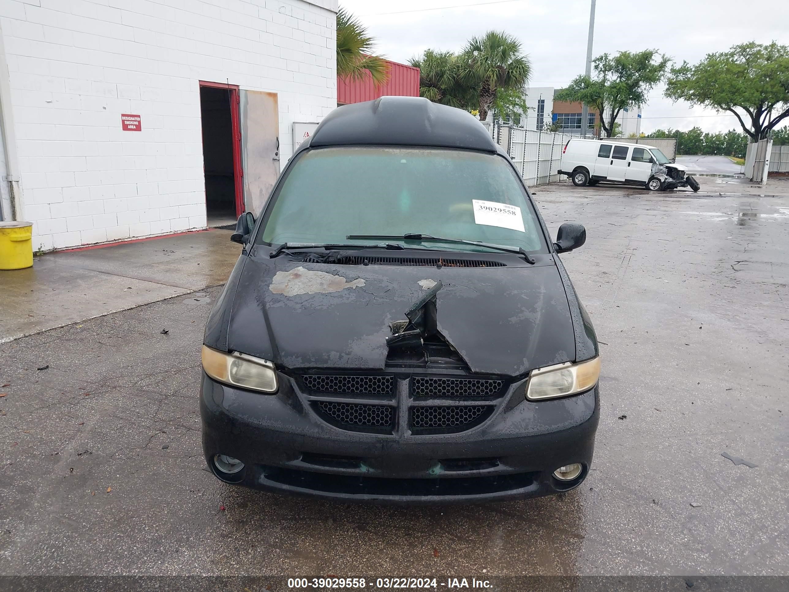 Photo 5 VIN: 1B4GP44G1XB820592 - DODGE CARAVAN 