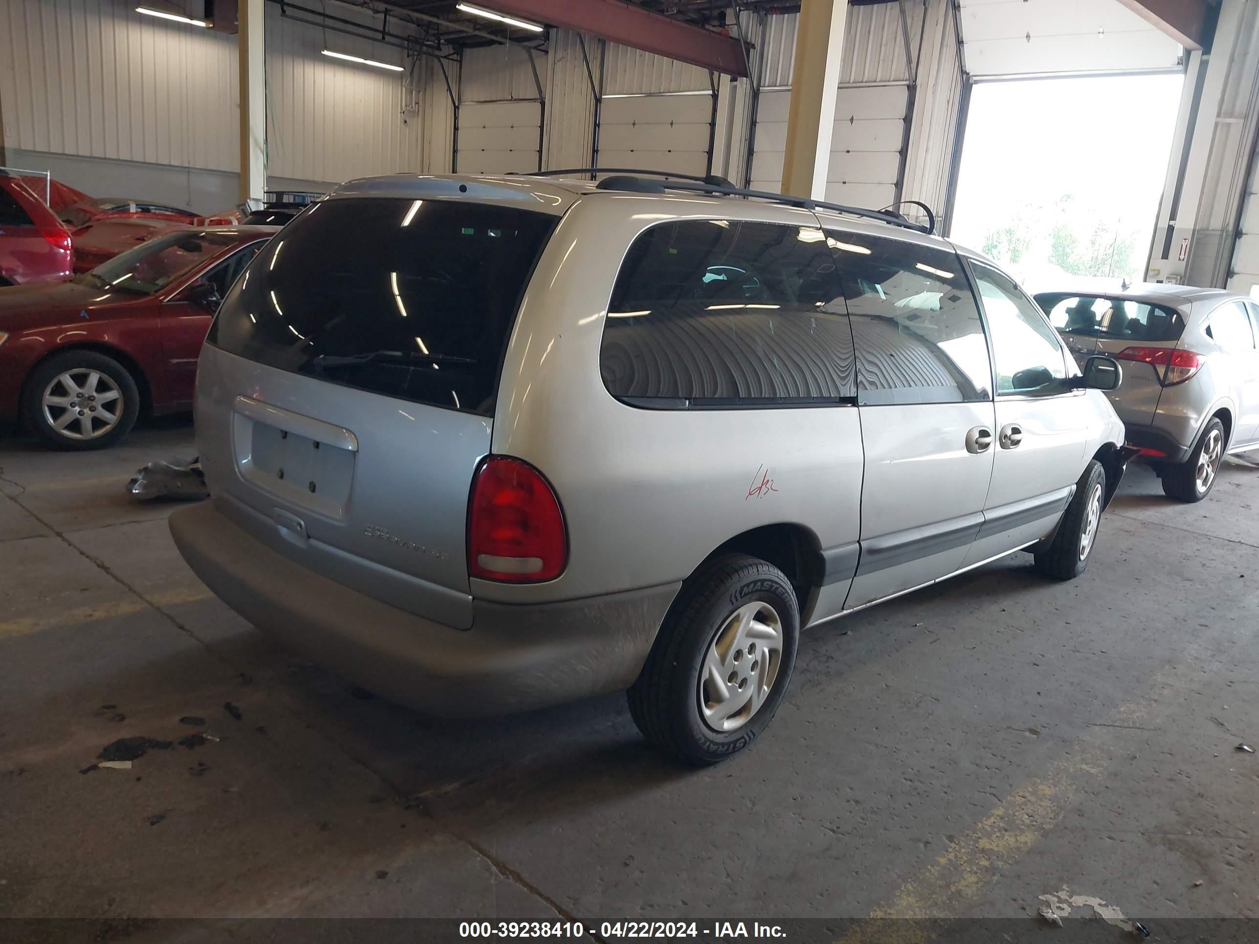 Photo 3 VIN: 1B4GP44G1YB804670 - DODGE CARAVAN 