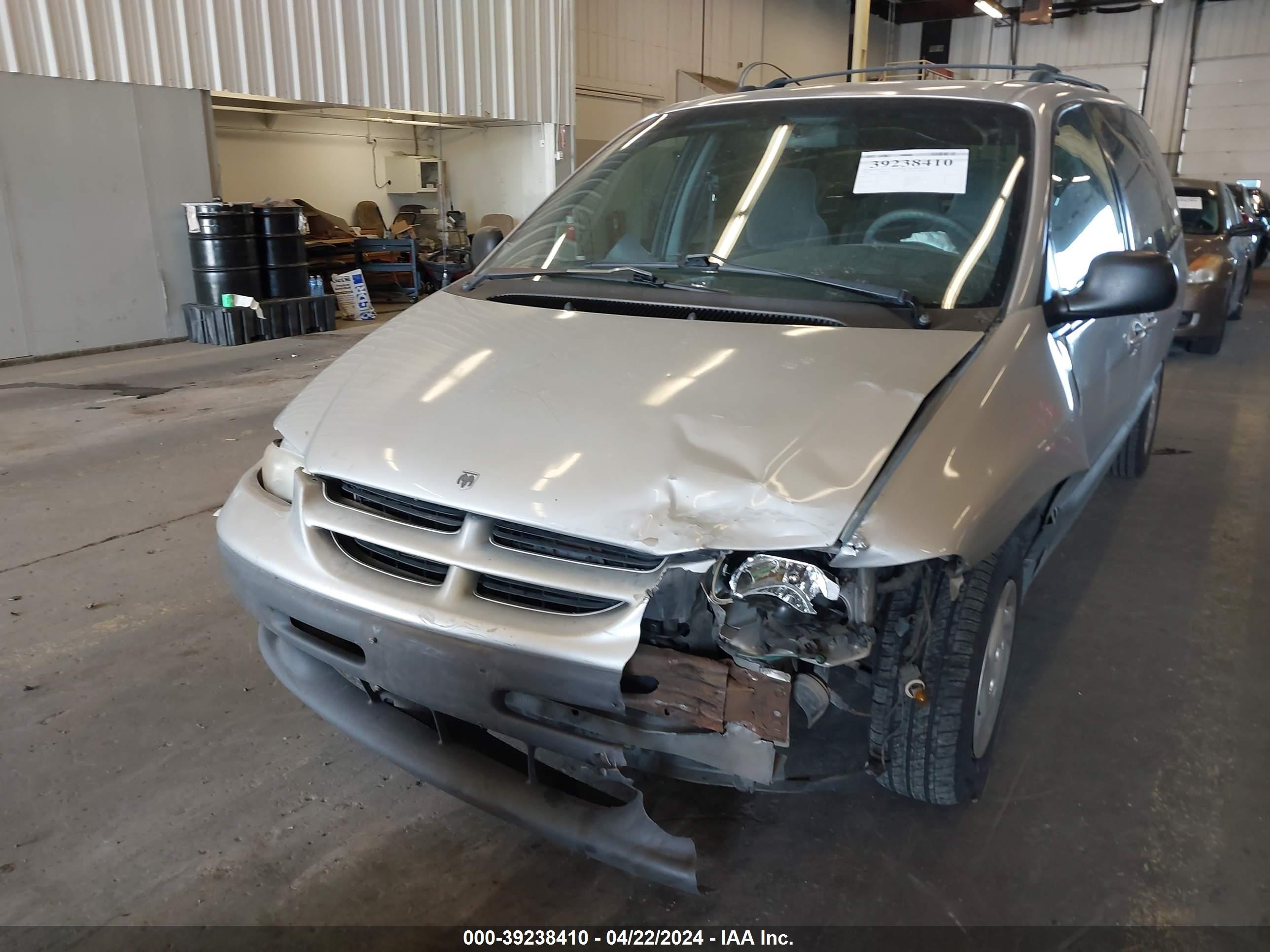 Photo 5 VIN: 1B4GP44G1YB804670 - DODGE CARAVAN 