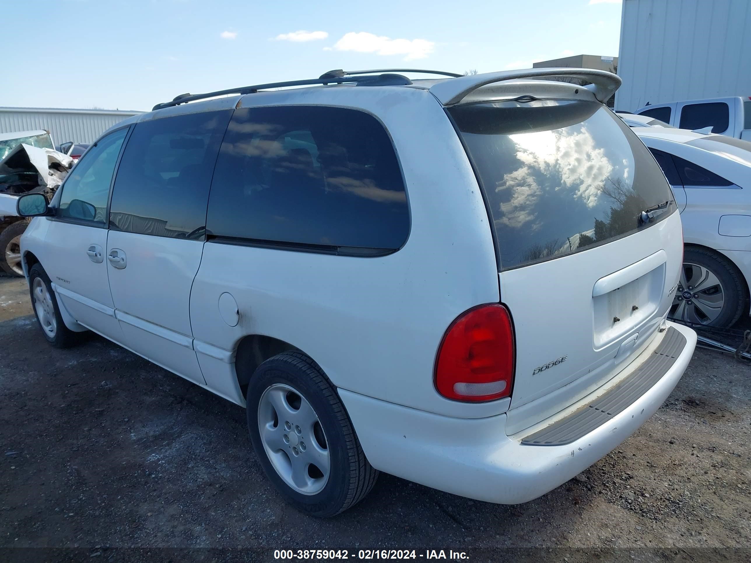 Photo 2 VIN: 1B4GP44G2YB553819 - DODGE CARAVAN 