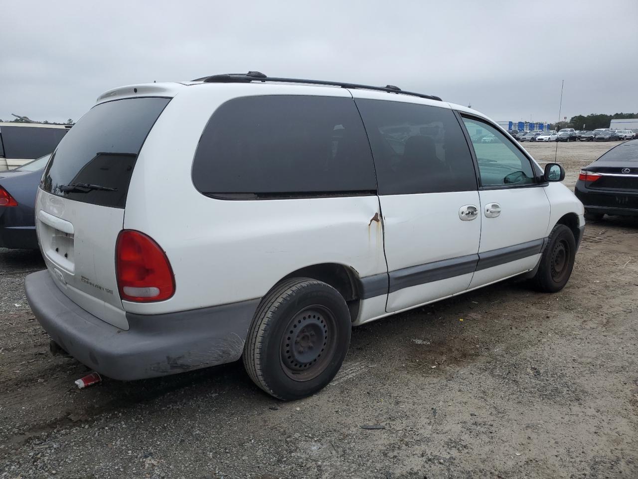 Photo 2 VIN: 1B4GP44G2YB792092 - DODGE CARAVAN 