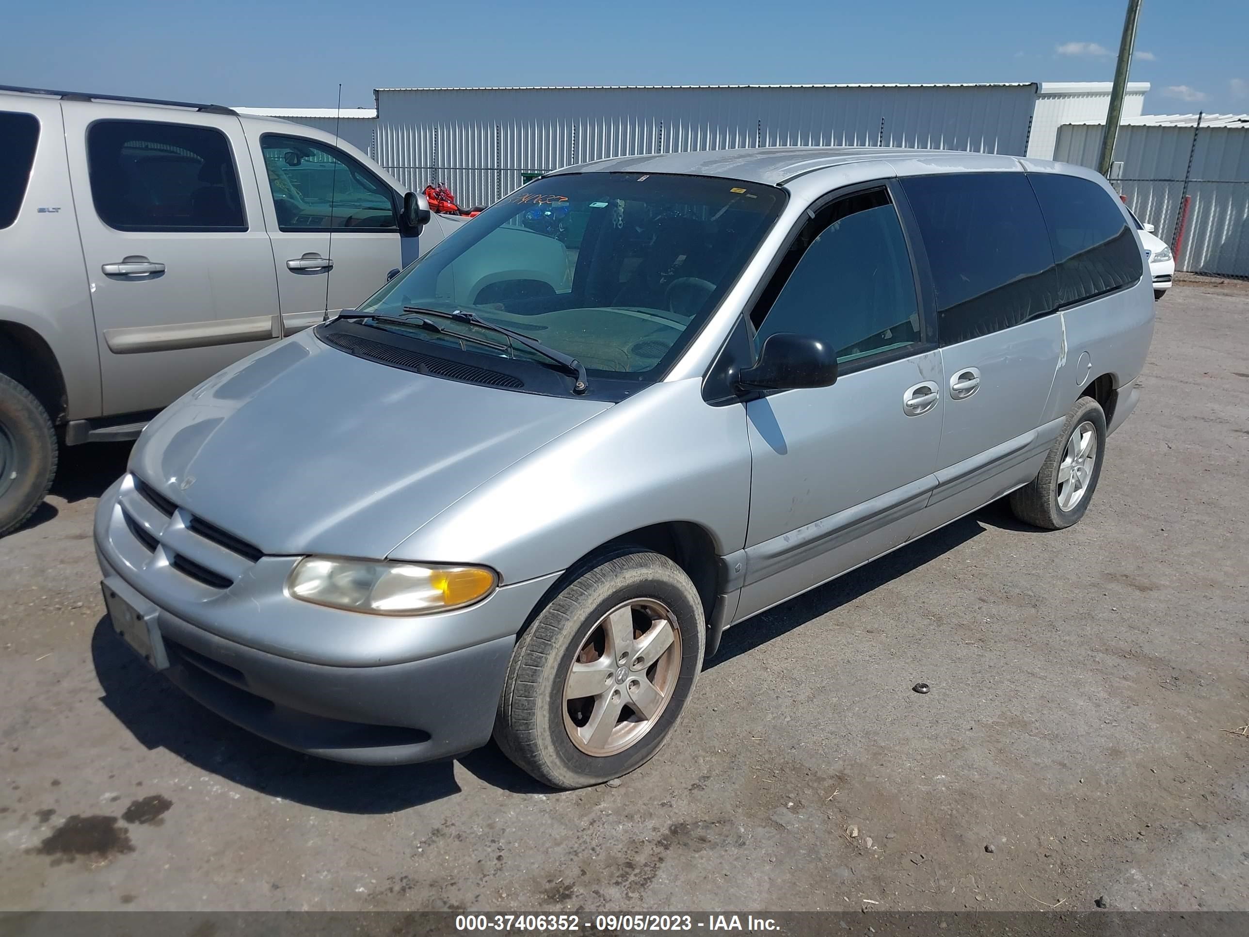 Photo 1 VIN: 1B4GP44G3YB798502 - DODGE CARAVAN 