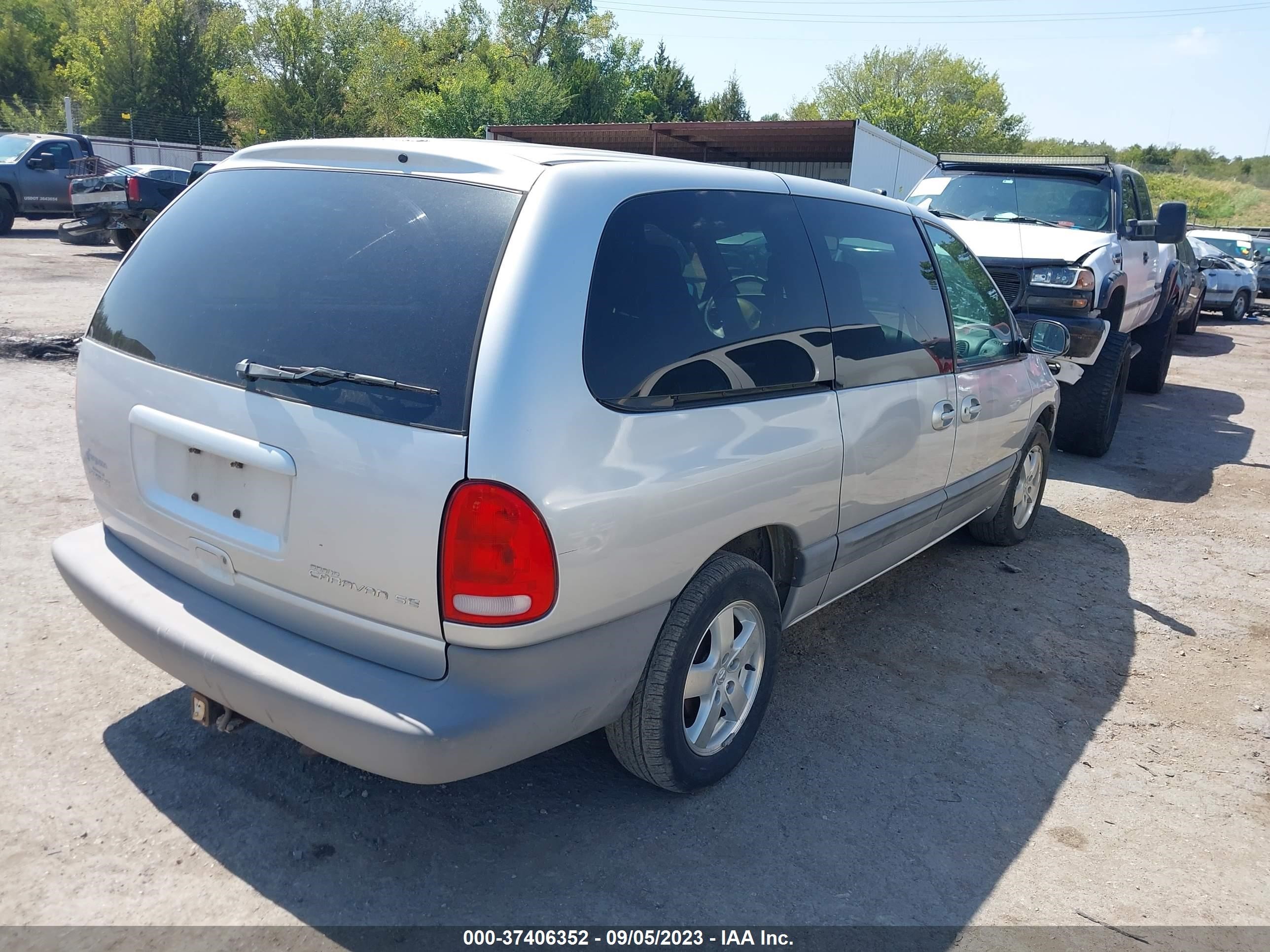 Photo 3 VIN: 1B4GP44G3YB798502 - DODGE CARAVAN 