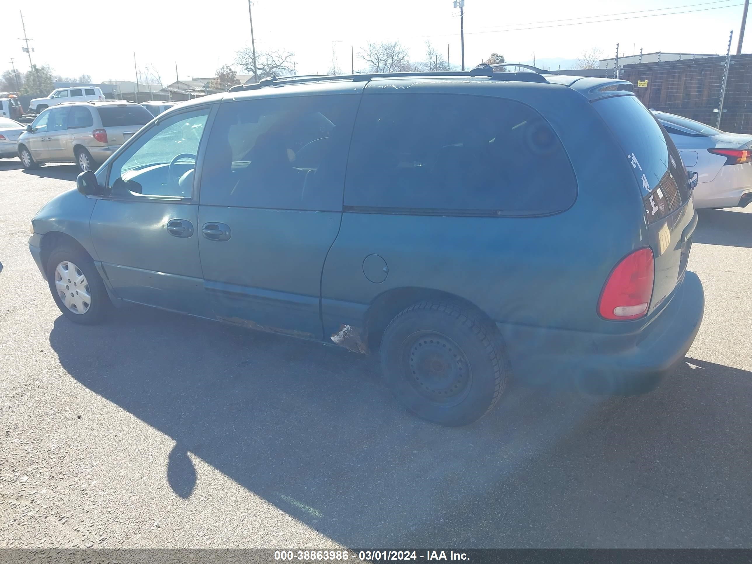 Photo 2 VIN: 1B4GP44G4YB750510 - DODGE CARAVAN 