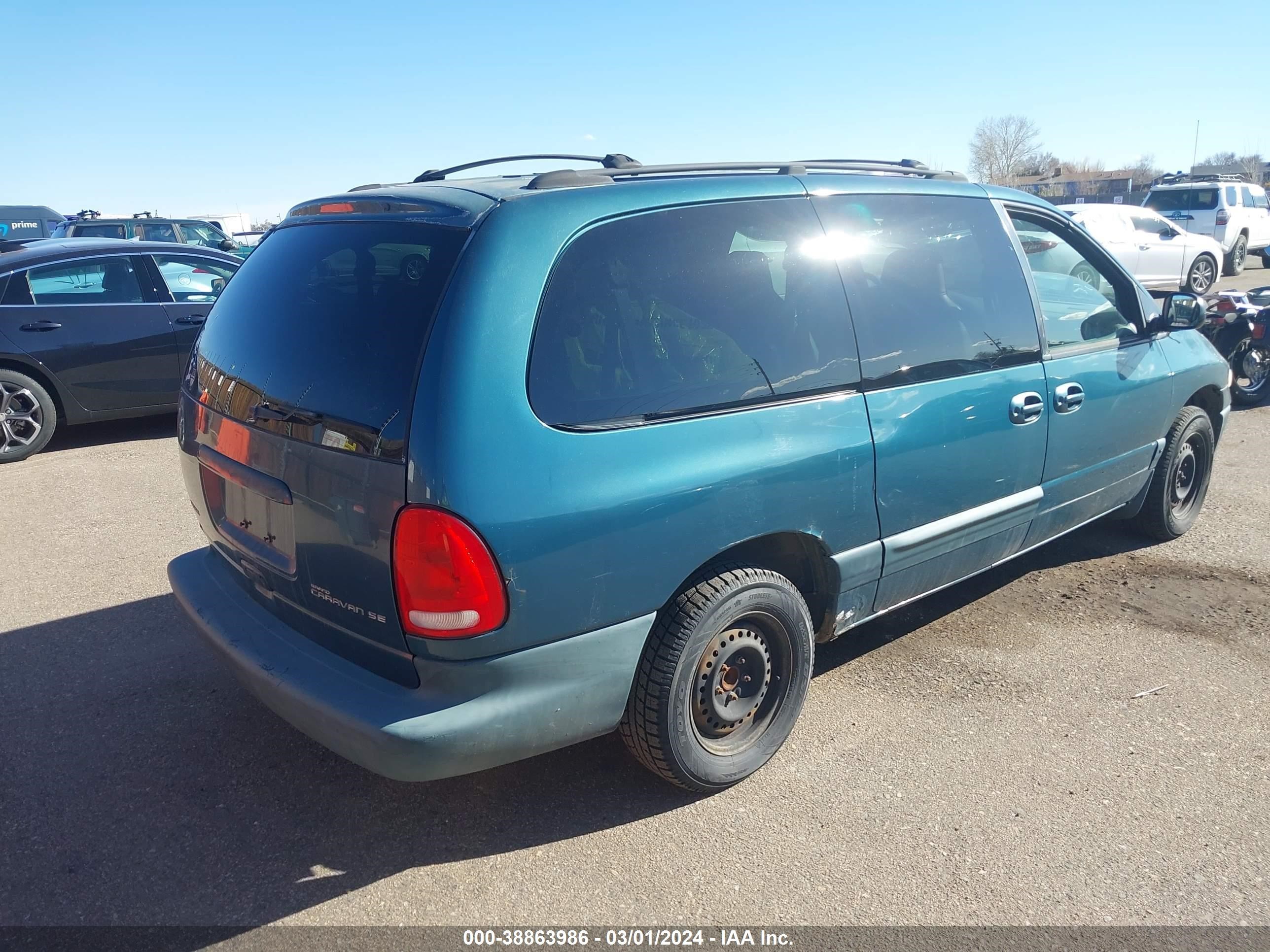 Photo 3 VIN: 1B4GP44G4YB750510 - DODGE CARAVAN 