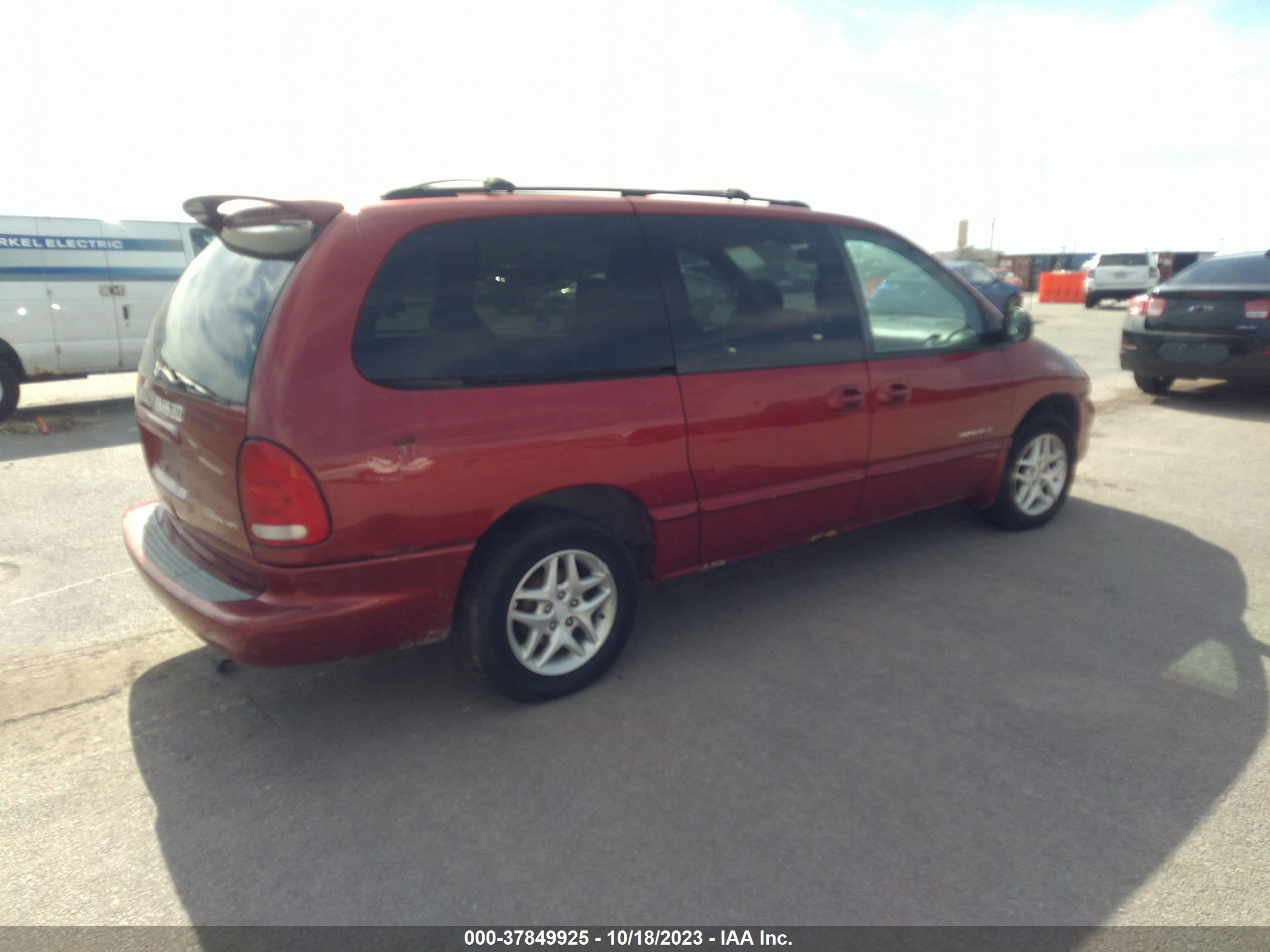 Photo 3 VIN: 1B4GP44G4YB755058 - DODGE CARAVAN 