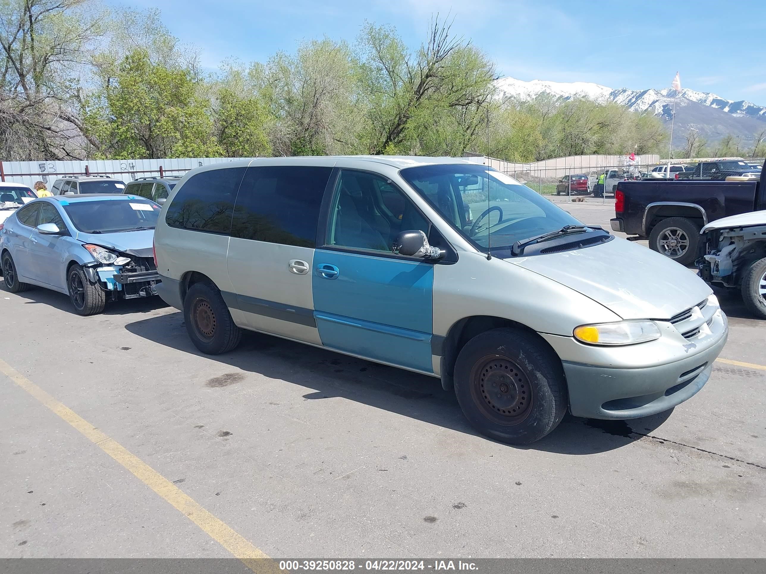 Photo 0 VIN: 1B4GP44G7YB567912 - DODGE CARAVAN 