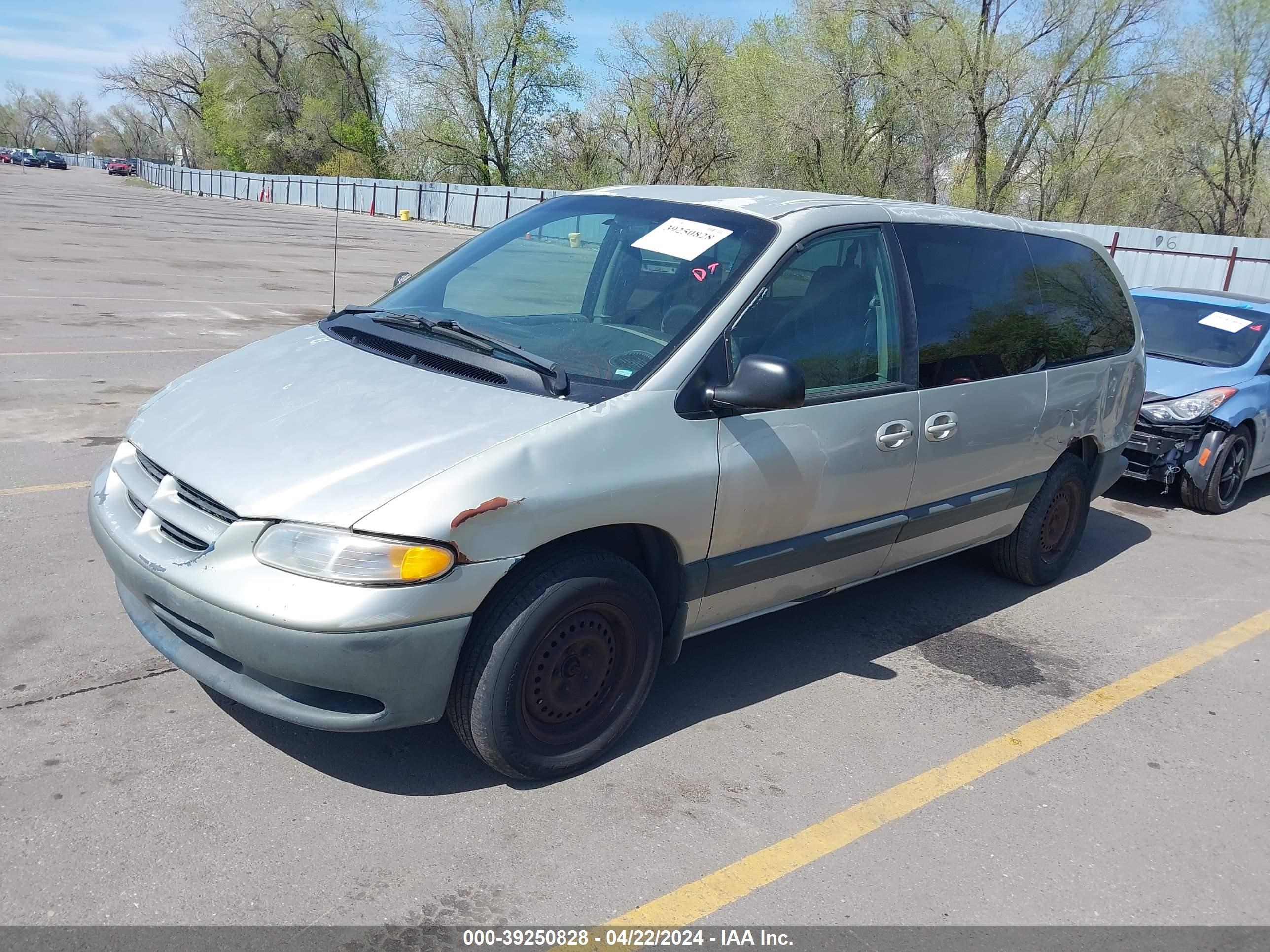 Photo 1 VIN: 1B4GP44G7YB567912 - DODGE CARAVAN 