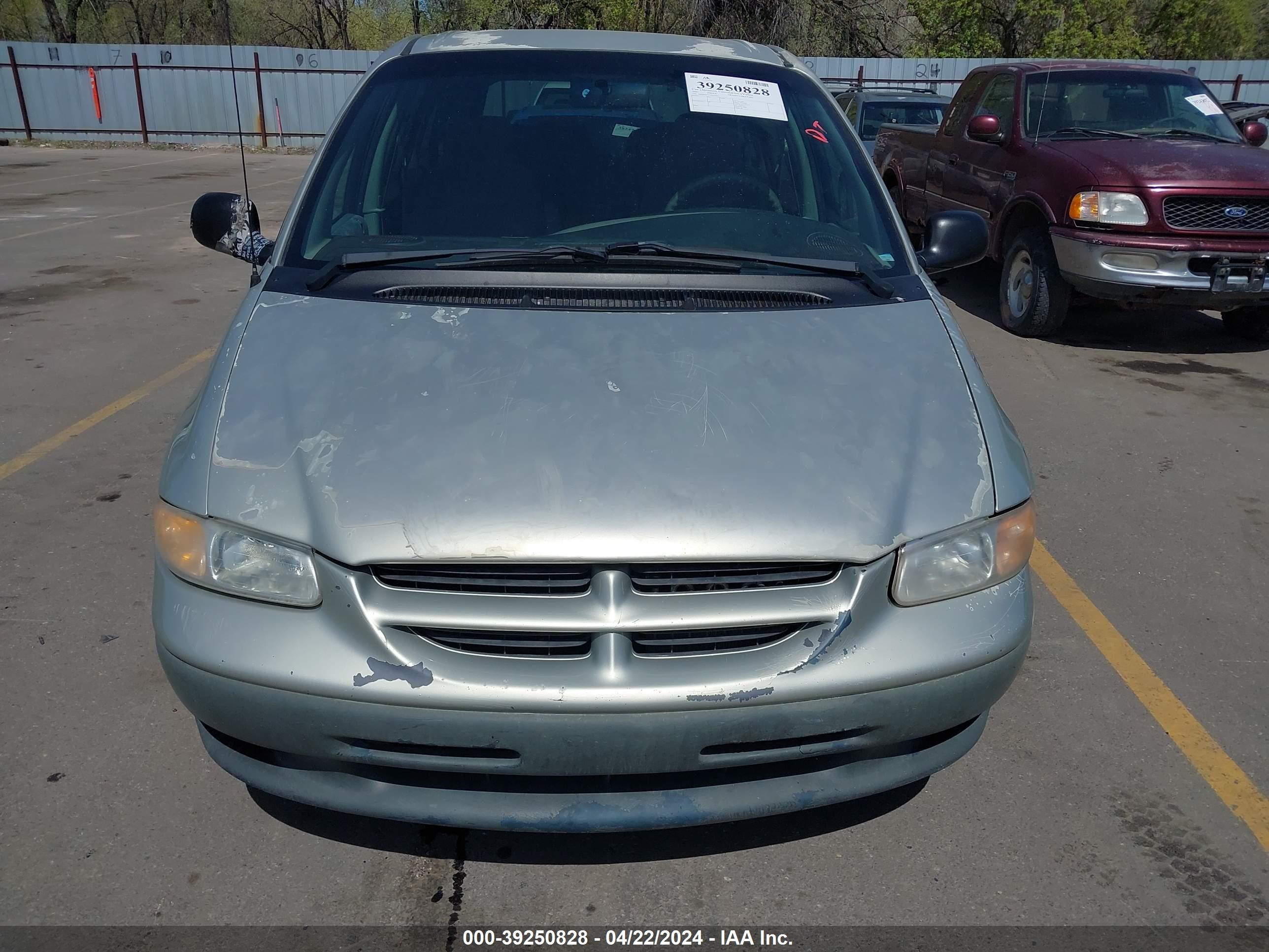 Photo 5 VIN: 1B4GP44G7YB567912 - DODGE CARAVAN 